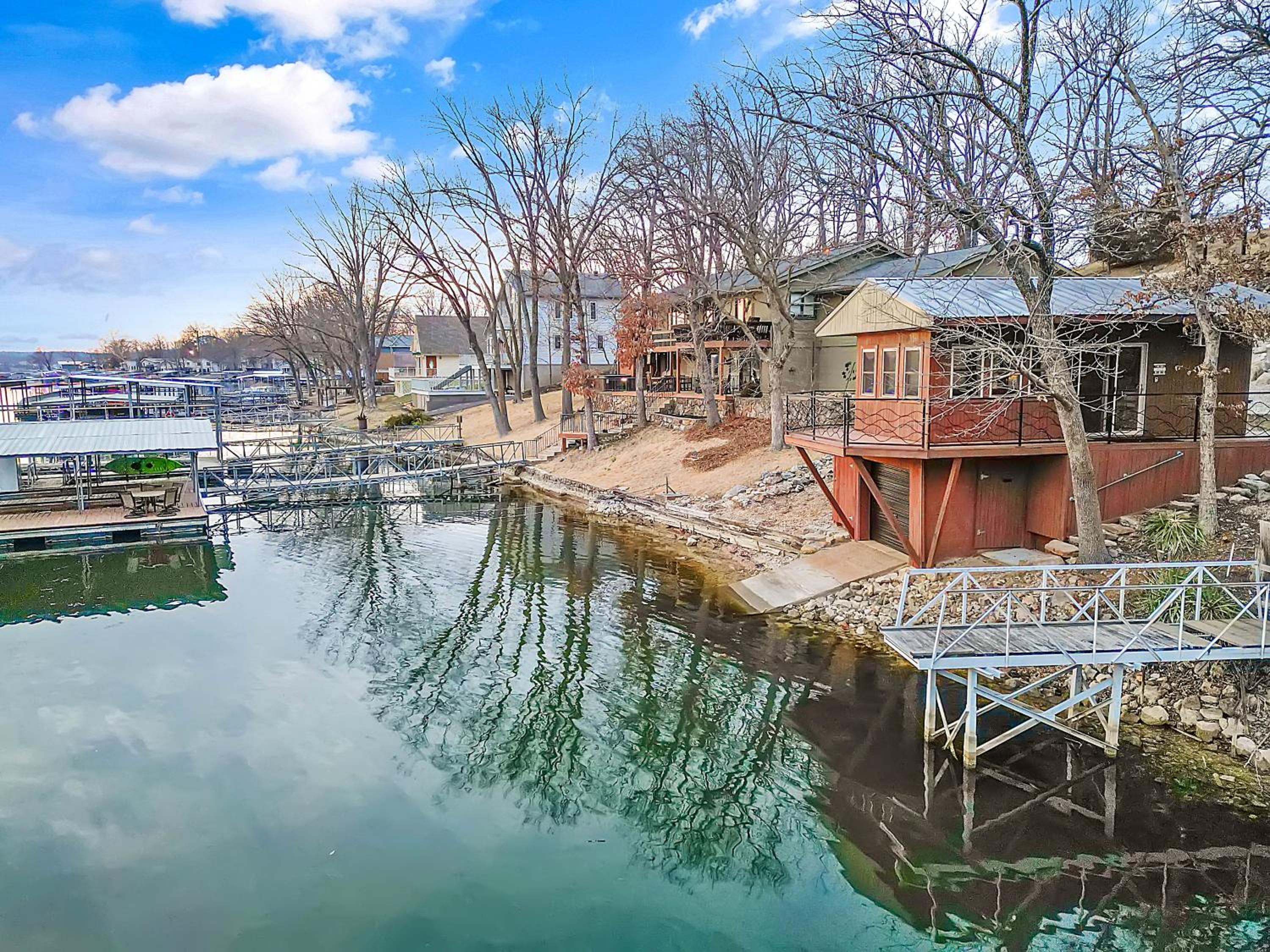 Game Room, Dock Life, Fire Pit & Hot Tub!