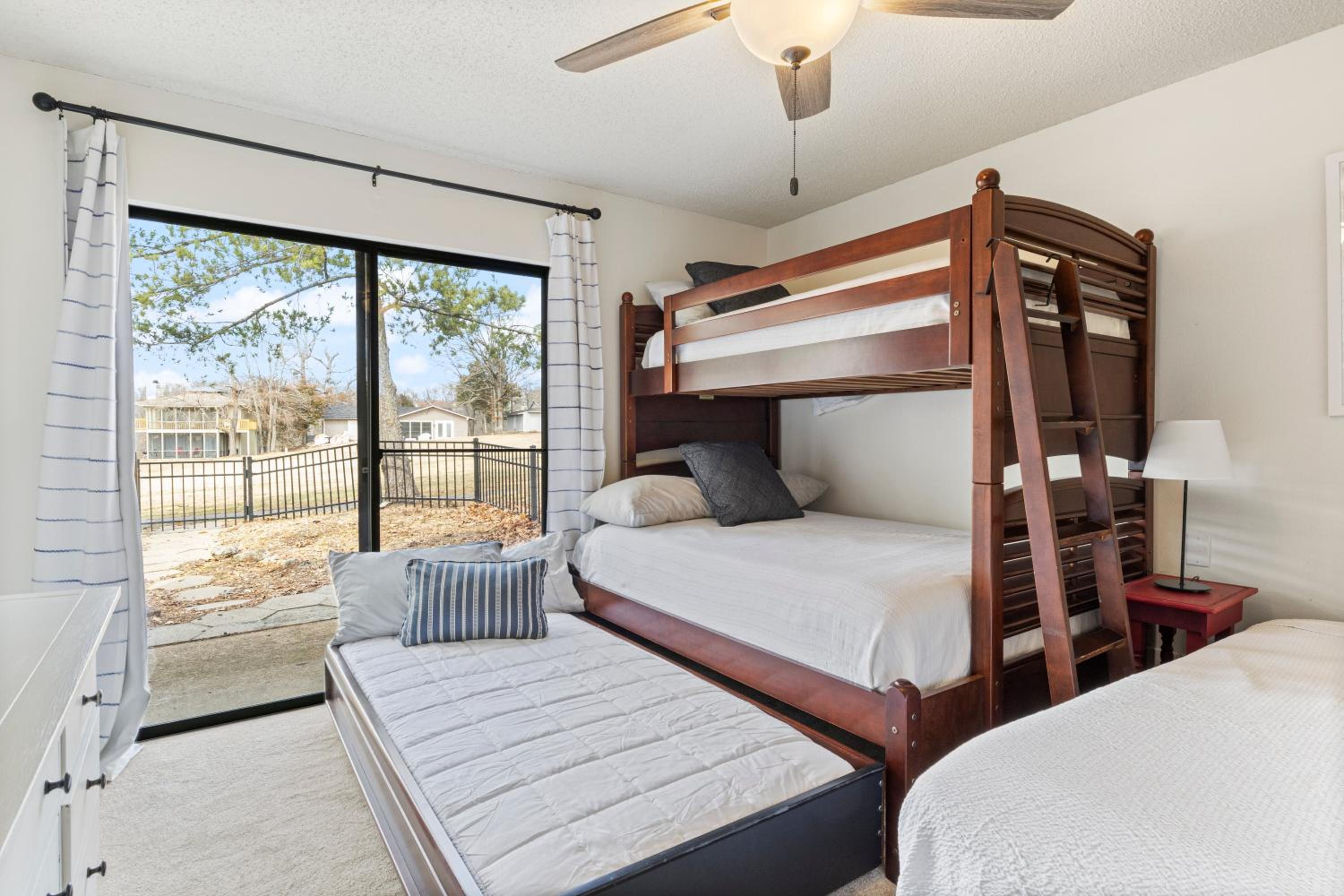 Fairway and Lake Views with Hot Tub, Fire Pit and Spacious Rooms