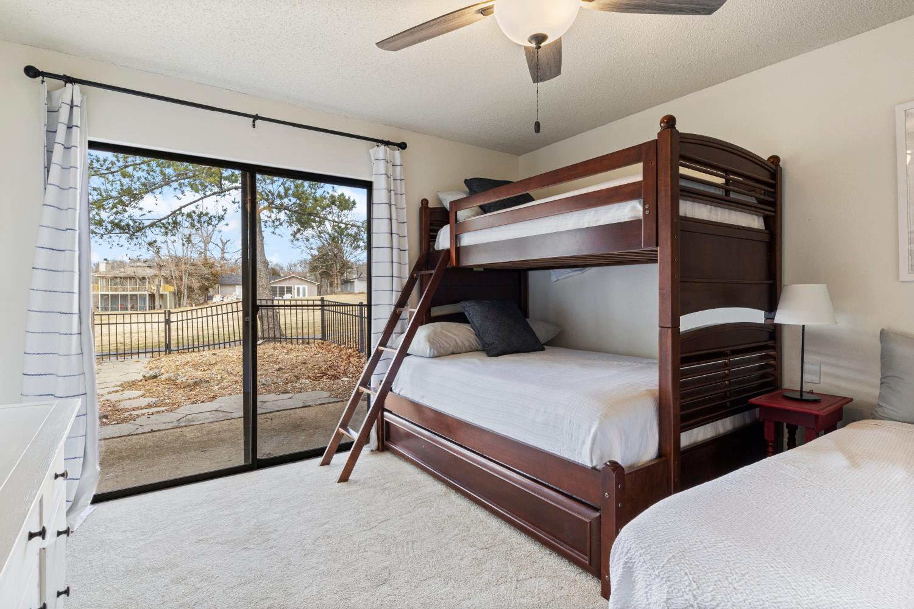 Fairway and Lake Views with Hot Tub, Fire Pit and Spacious Rooms