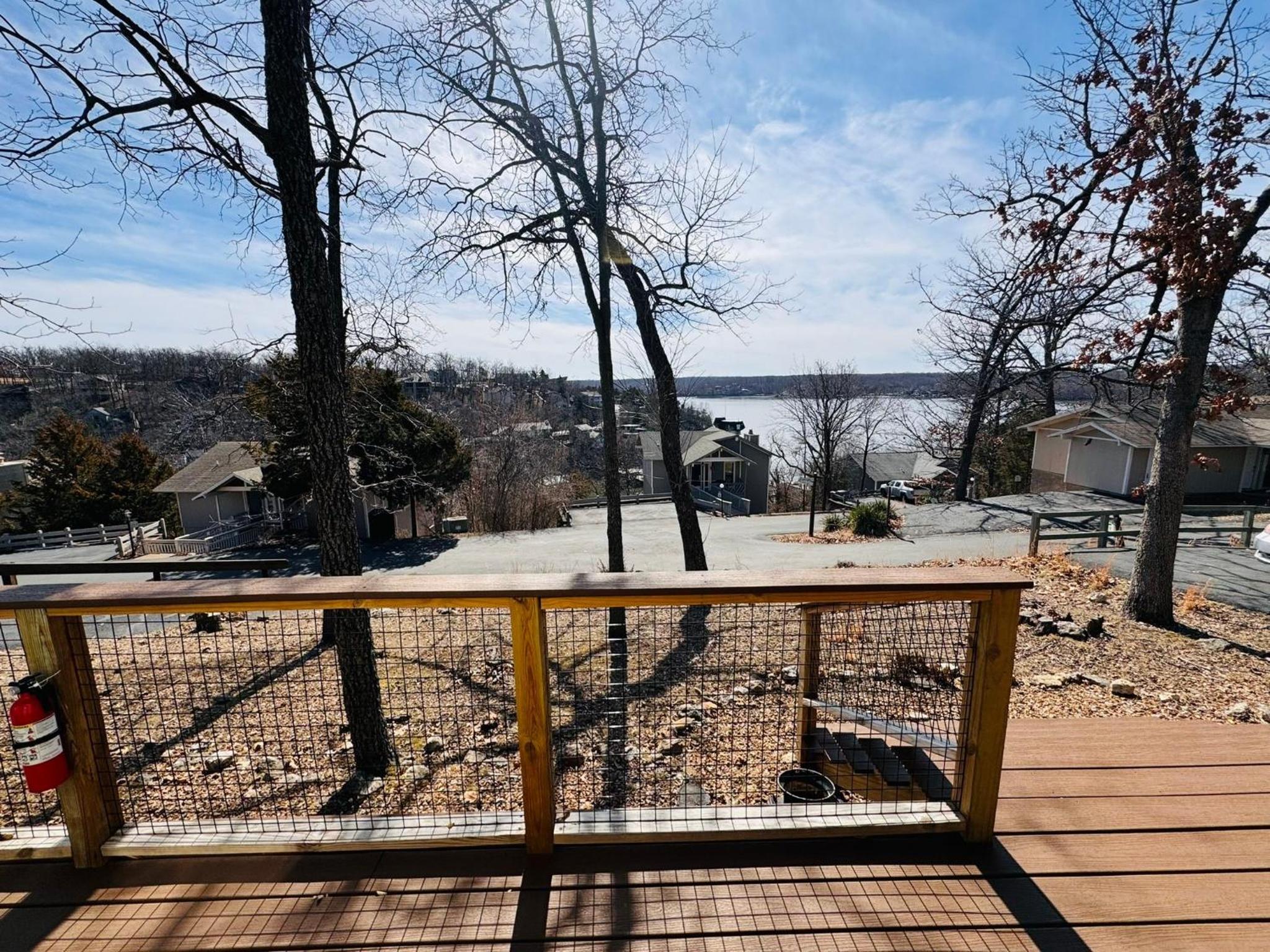 Fairway and Lake Views with Hot Tub, Fire Pit and Spacious Rooms