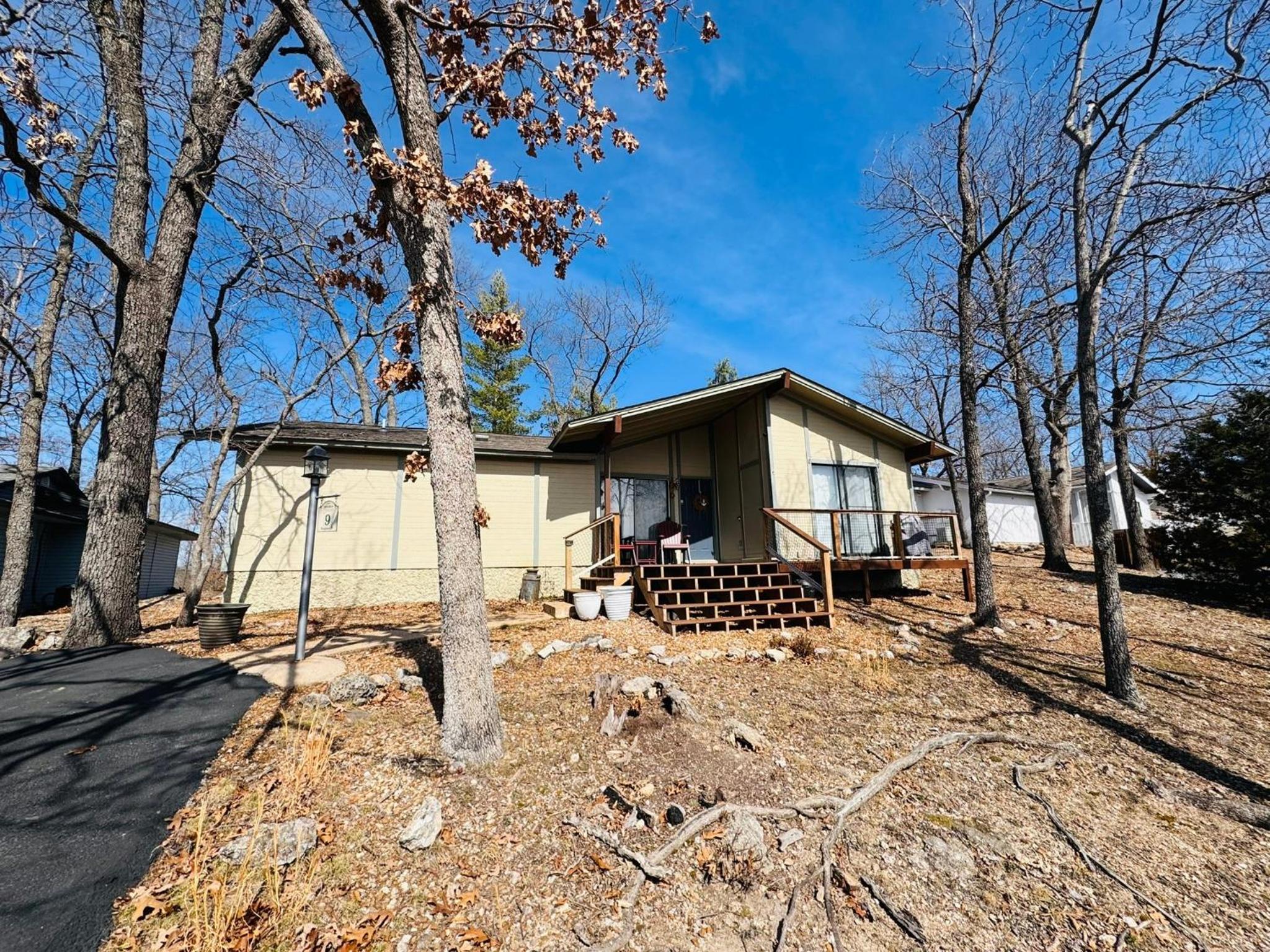 Fairway and Lake Views with Hot Tub, Fire Pit and Spacious Rooms