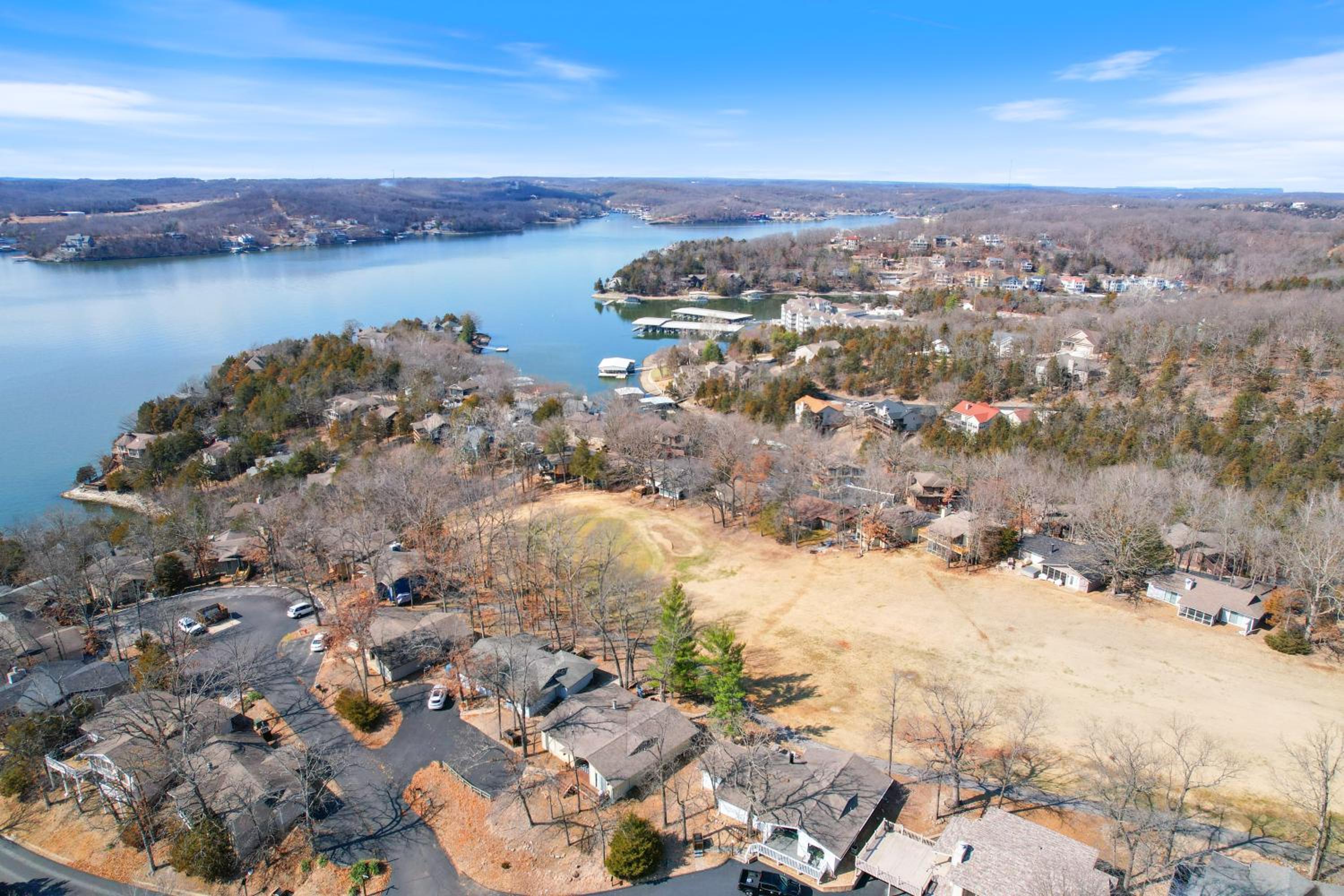 Fairway and Lake Views with Hot Tub, Fire Pit and Spacious Rooms