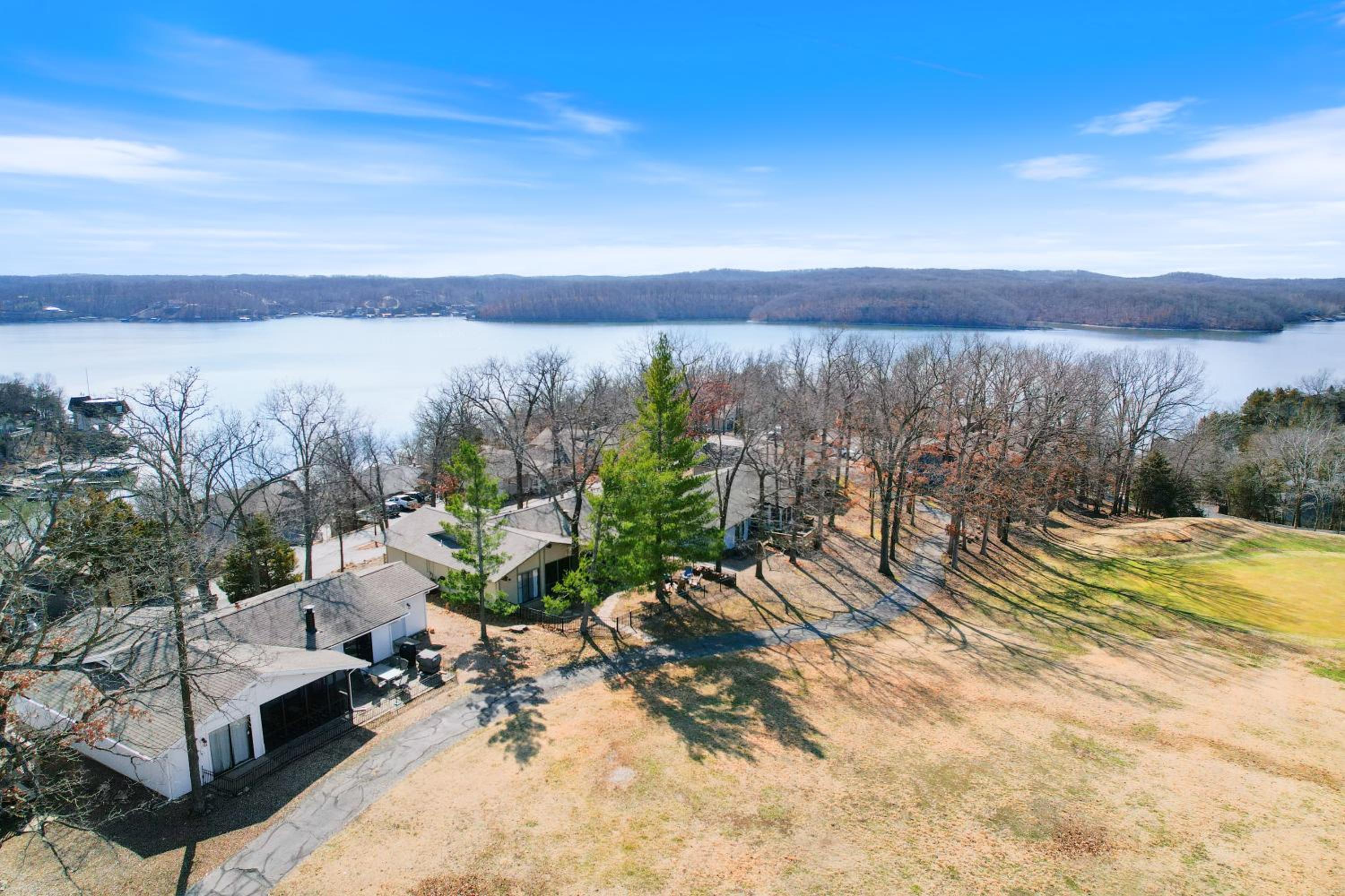 Fairway and Lake Views with Hot Tub, Fire Pit and Spacious Rooms