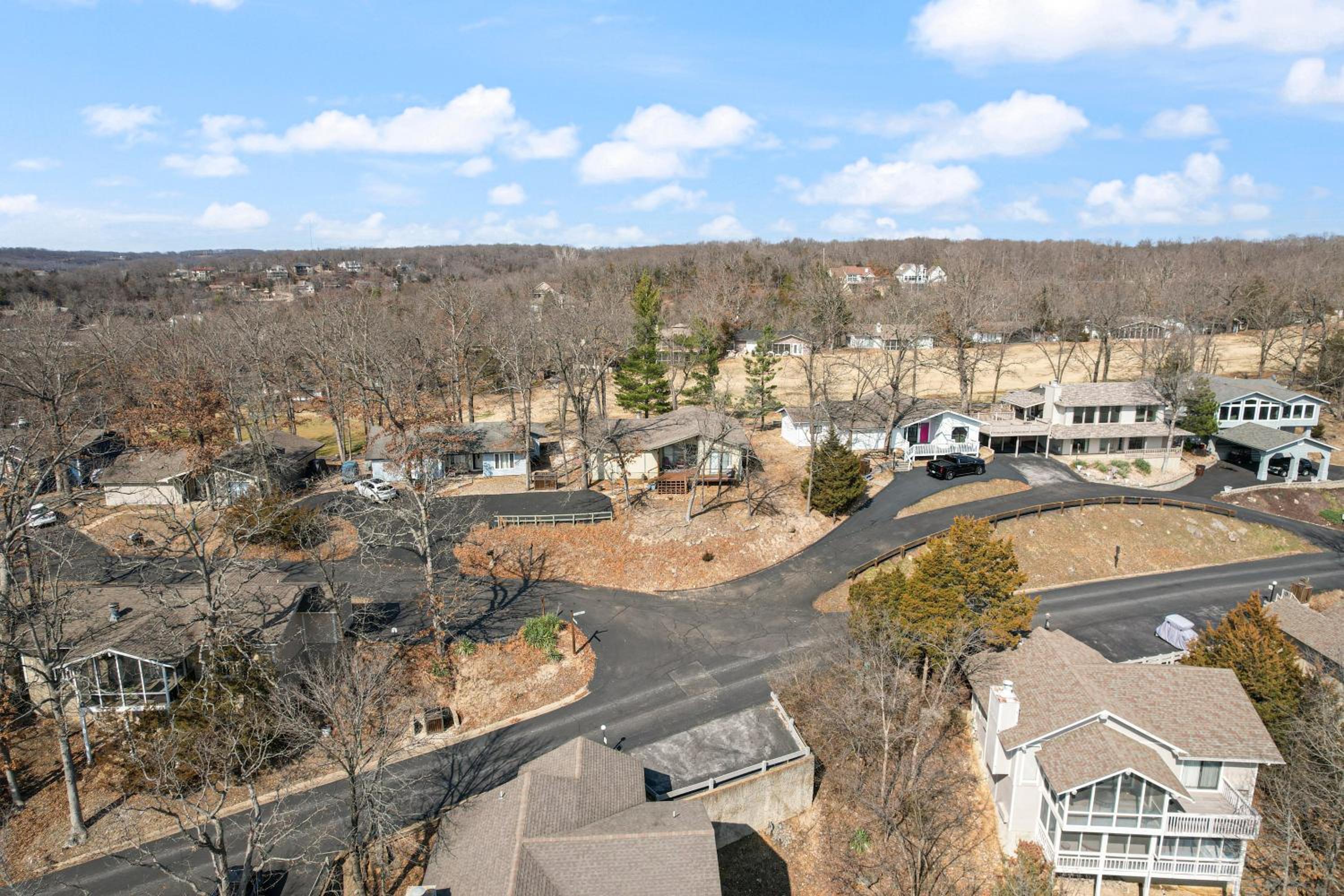 Fairway and Lake Views with Hot Tub, Fire Pit and Spacious Rooms