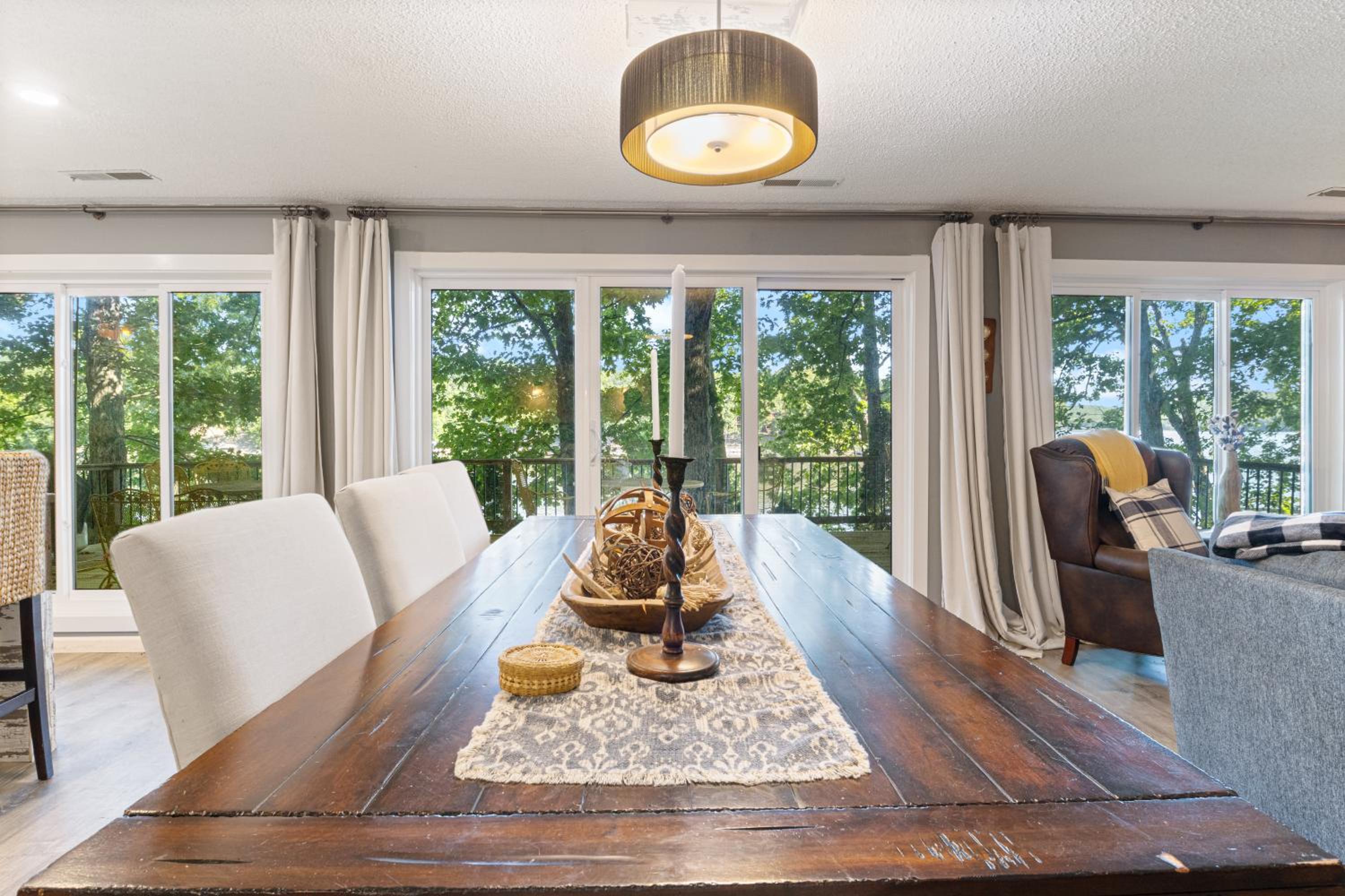 Firepit, Kayaks, Paddle Board, Lake Views, Great Location