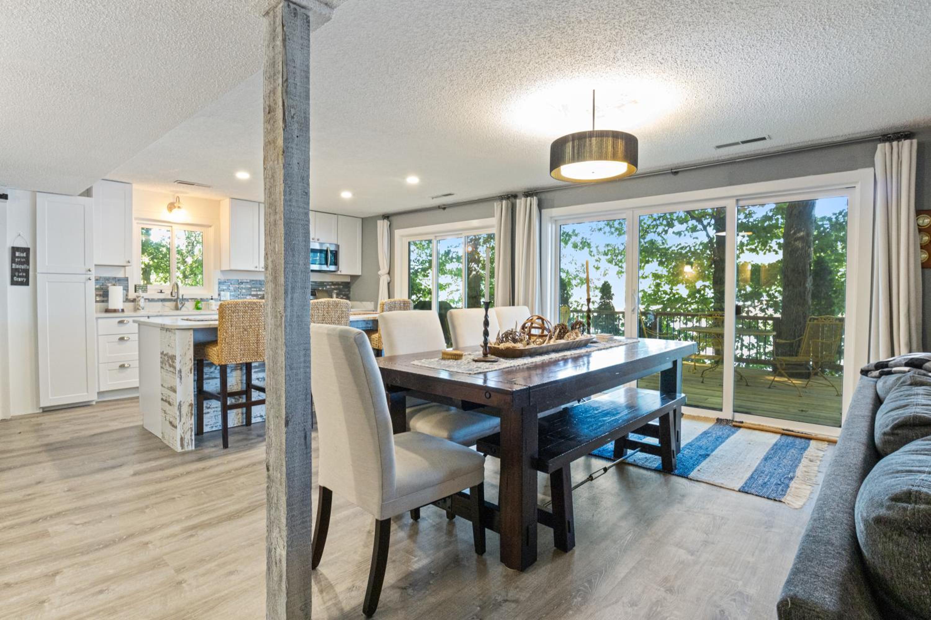 Firepit, Kayaks, Paddle Board, Lake Views, Great Location