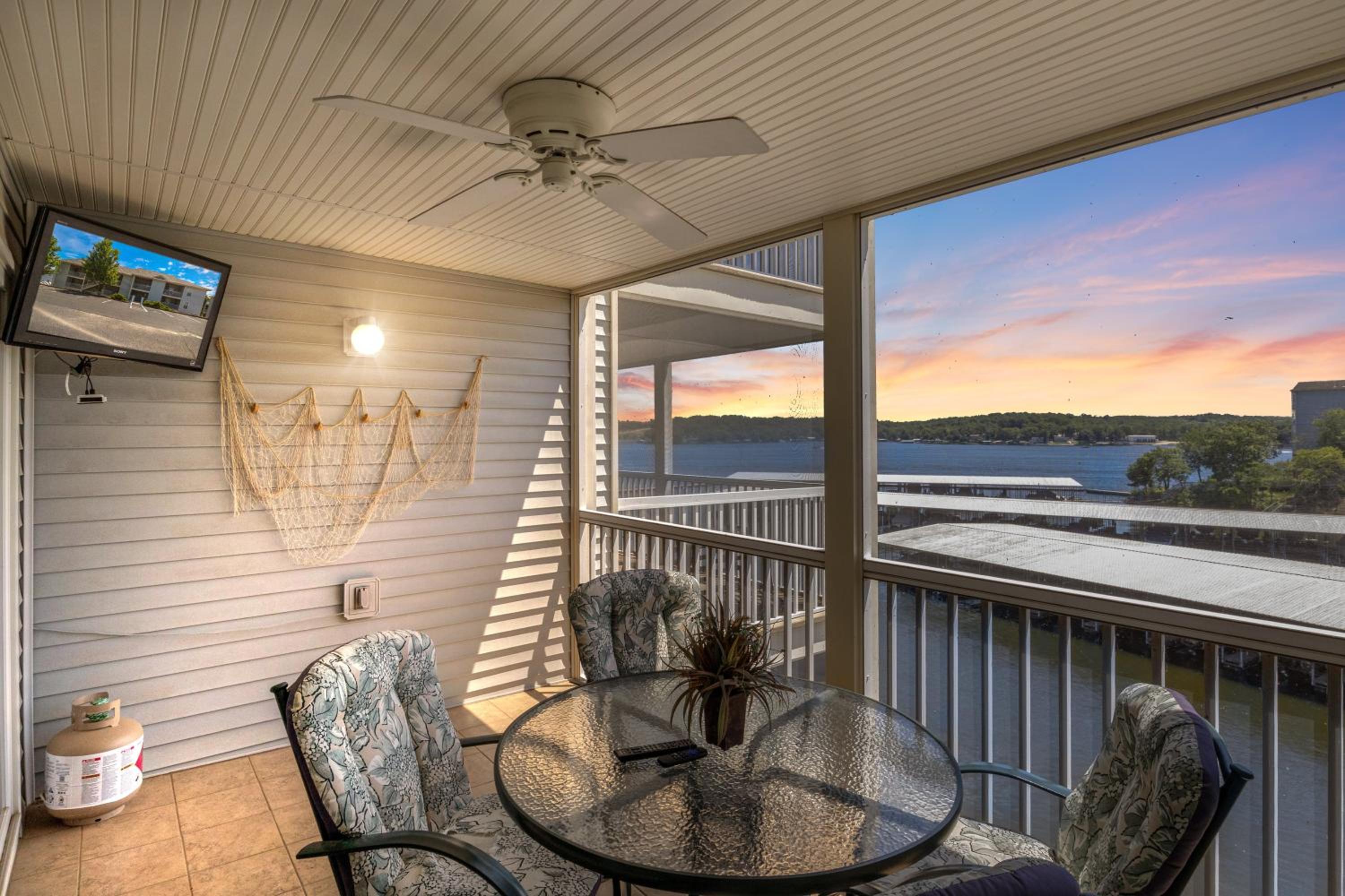 Games, Lake Views, Ease of Access to Unit & Attractions, Family-Friendly, Outdoor Comfort
