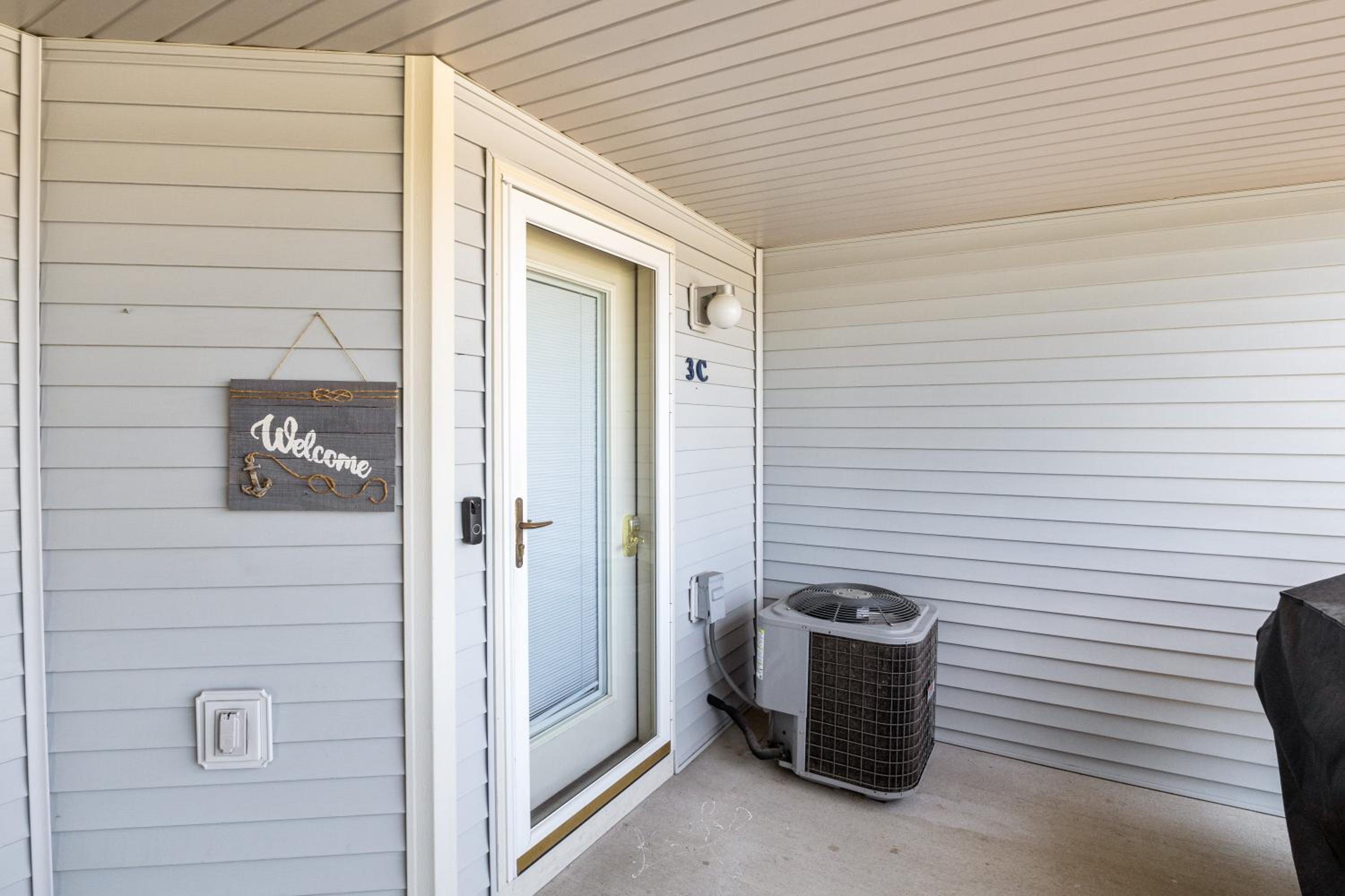 Games, Lake Views, Ease of Access to Unit & Attractions, Family-Friendly, Outdoor Comfort