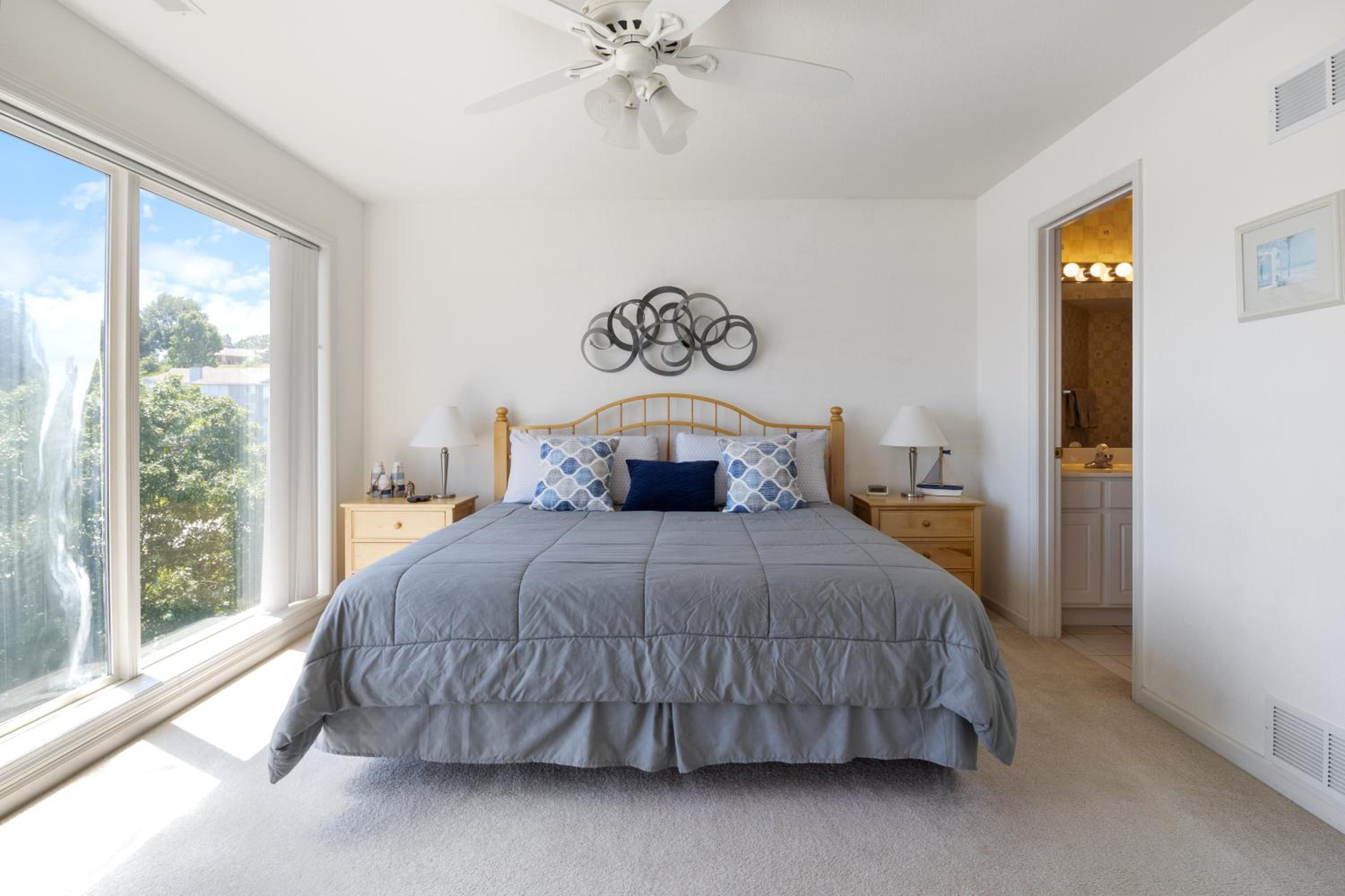 Games, Lake Views, Ease of Access to Unit & Attractions, Family-Friendly, Outdoor Comfort