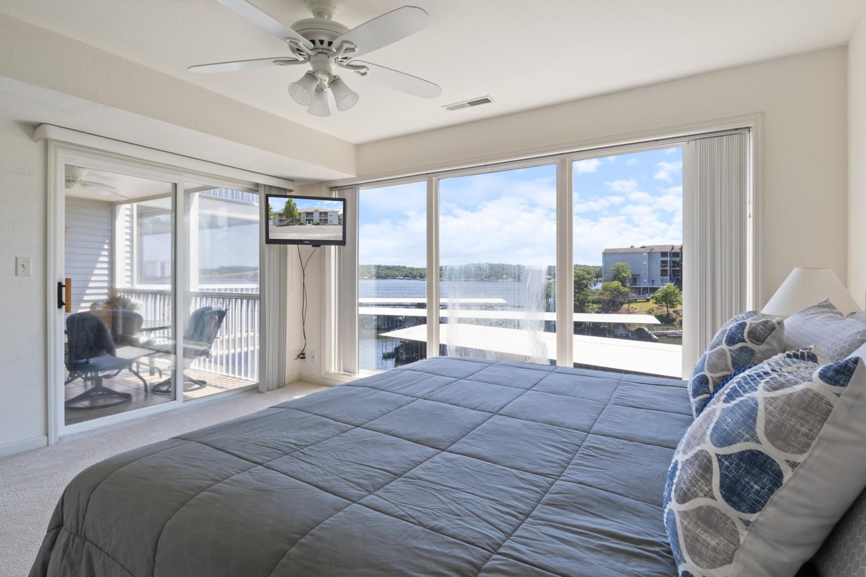 Games, Lake Views, Ease of Access to Unit & Attractions, Family-Friendly, Outdoor Comfort