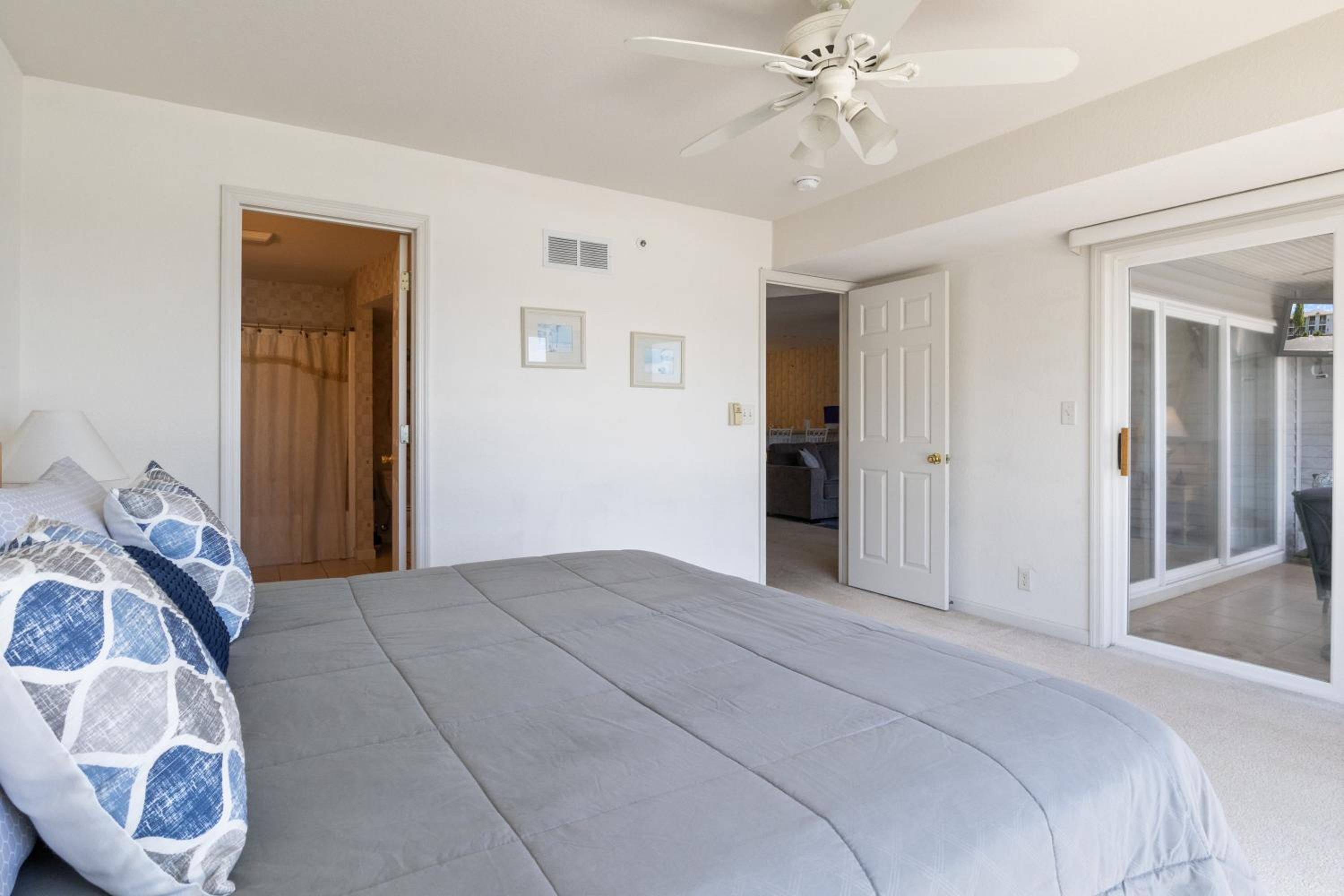 Games, Lake Views, Ease of Access to Unit & Attractions, Family-Friendly, Outdoor Comfort