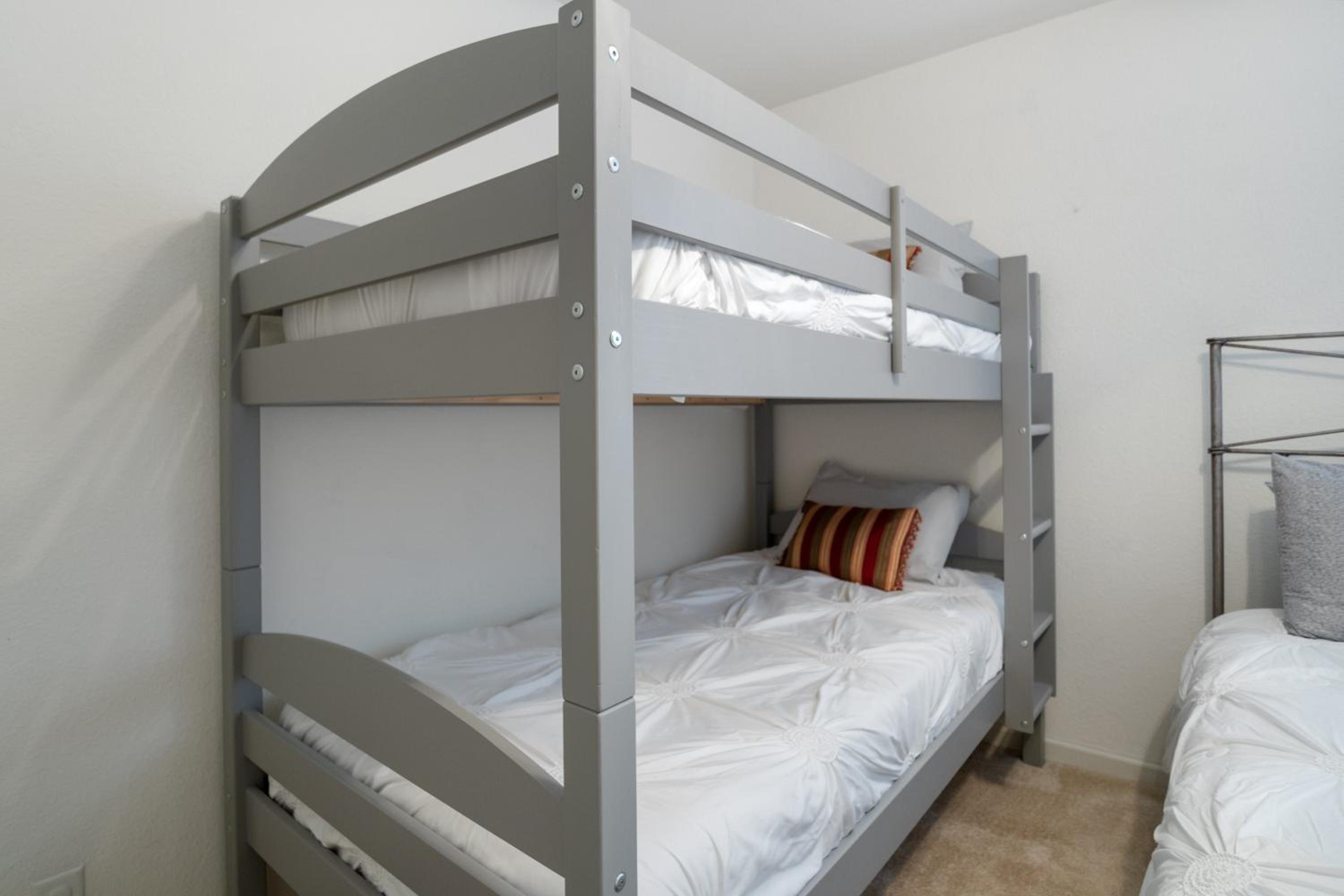 Games, Lake Views, Ease of Access to Unit & Attractions, Family-Friendly, Outdoor Comfort
