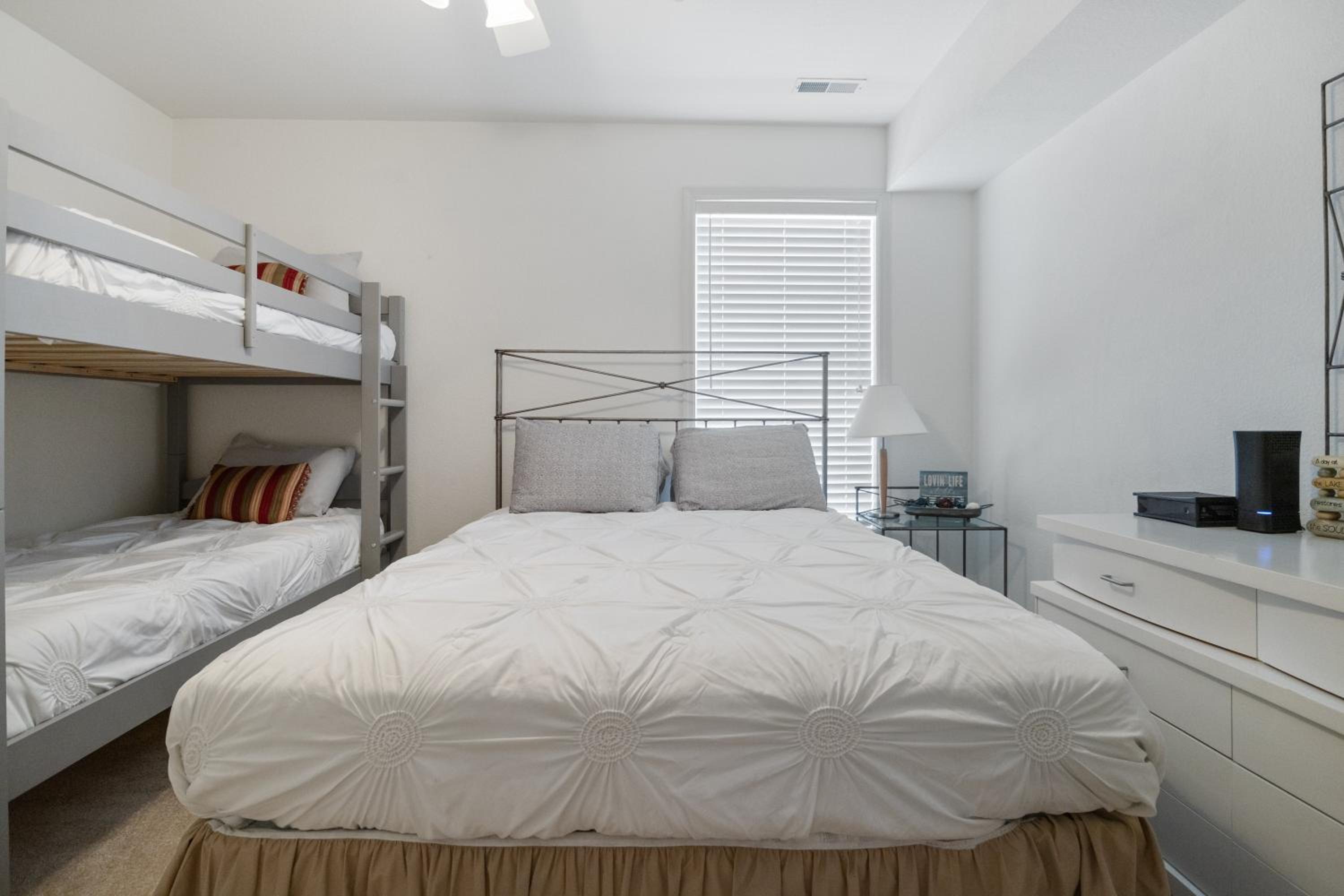 Games, Lake Views, Ease of Access to Unit & Attractions, Family-Friendly, Outdoor Comfort