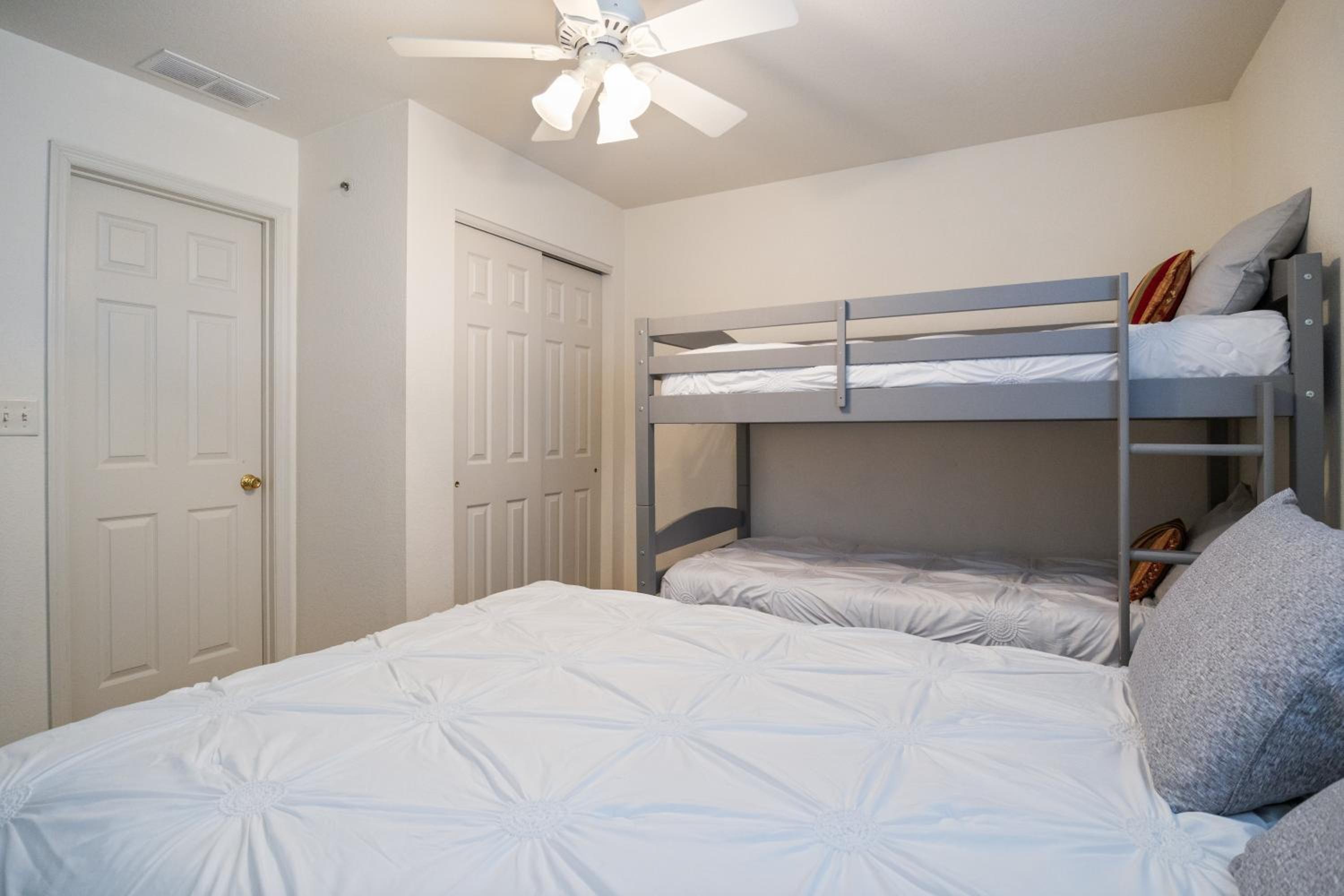 Games, Lake Views, Ease of Access to Unit & Attractions, Family-Friendly, Outdoor Comfort