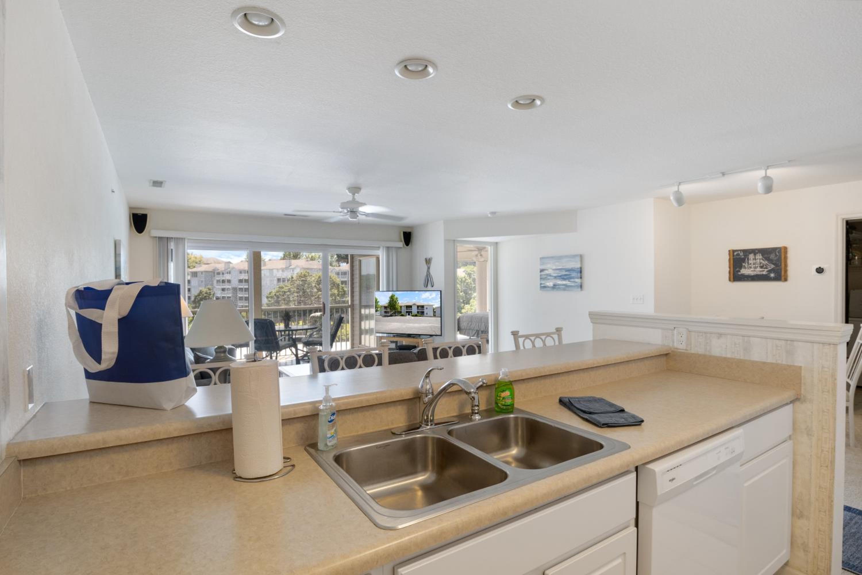 Games, Lake Views, Ease of Access to Unit & Attractions, Family-Friendly, Outdoor Comfort