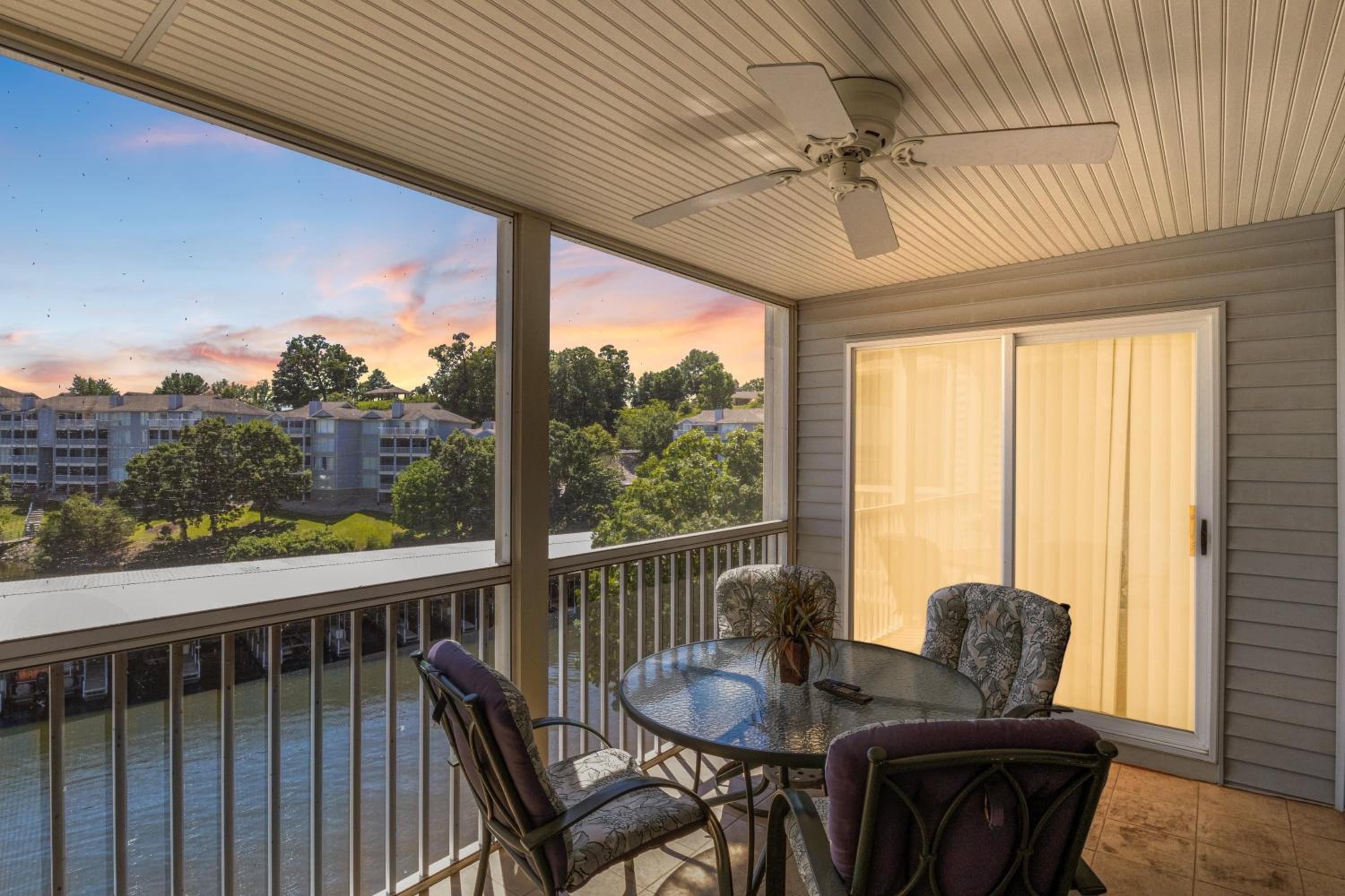 Games, Lake Views, Ease of Access to Unit & Attractions, Family-Friendly, Outdoor Comfort