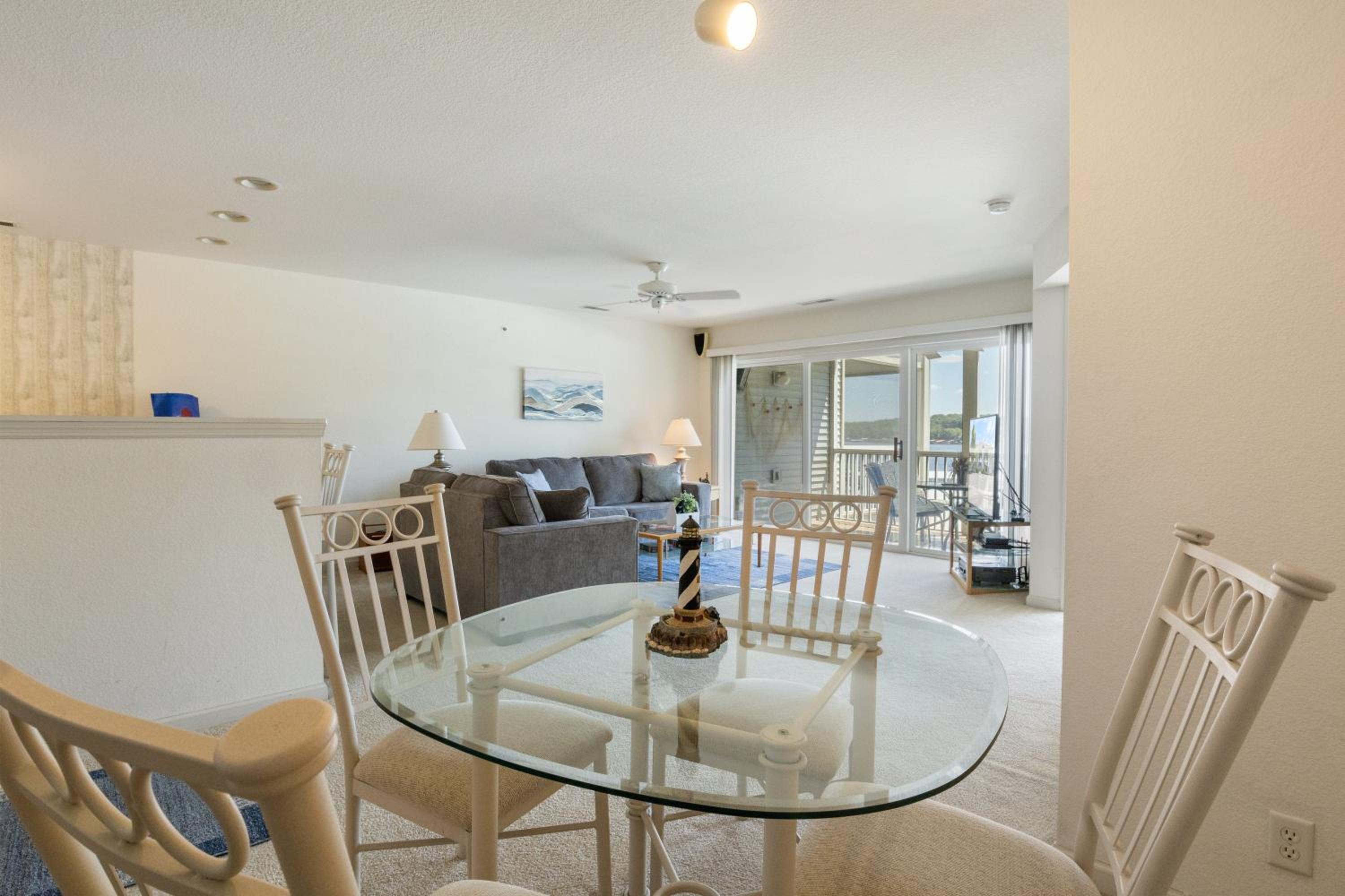 Games, Lake Views, Ease of Access to Unit & Attractions, Family-Friendly, Outdoor Comfort