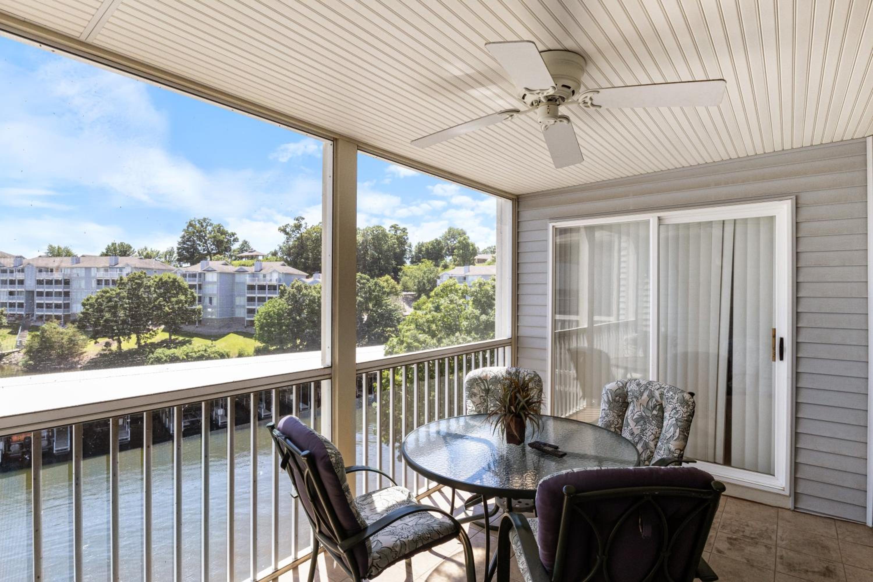 Games, Lake Views, Ease of Access to Unit & Attractions, Family-Friendly, Outdoor Comfort