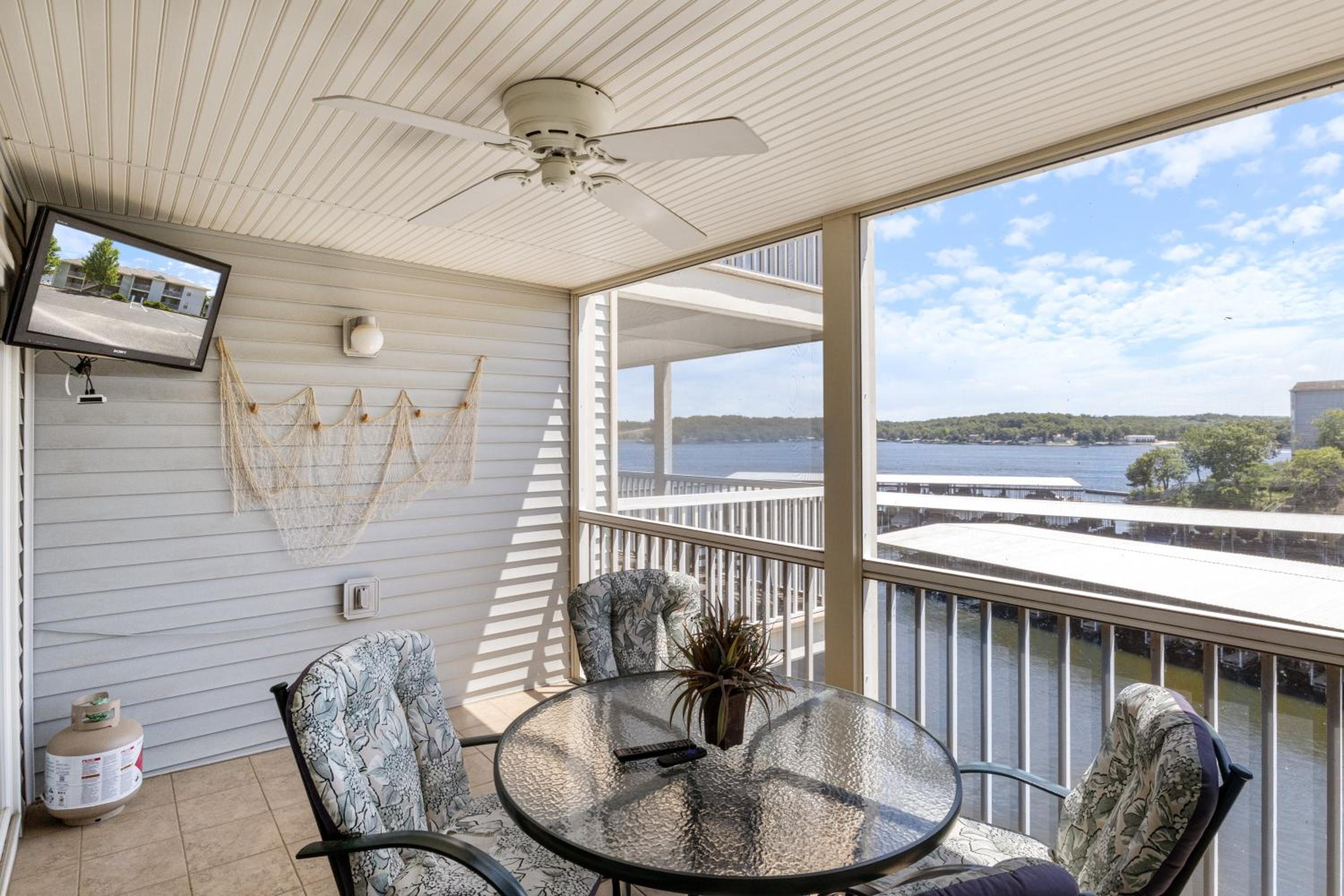 Games, Lake Views, Ease of Access to Unit & Attractions, Family-Friendly, Outdoor Comfort