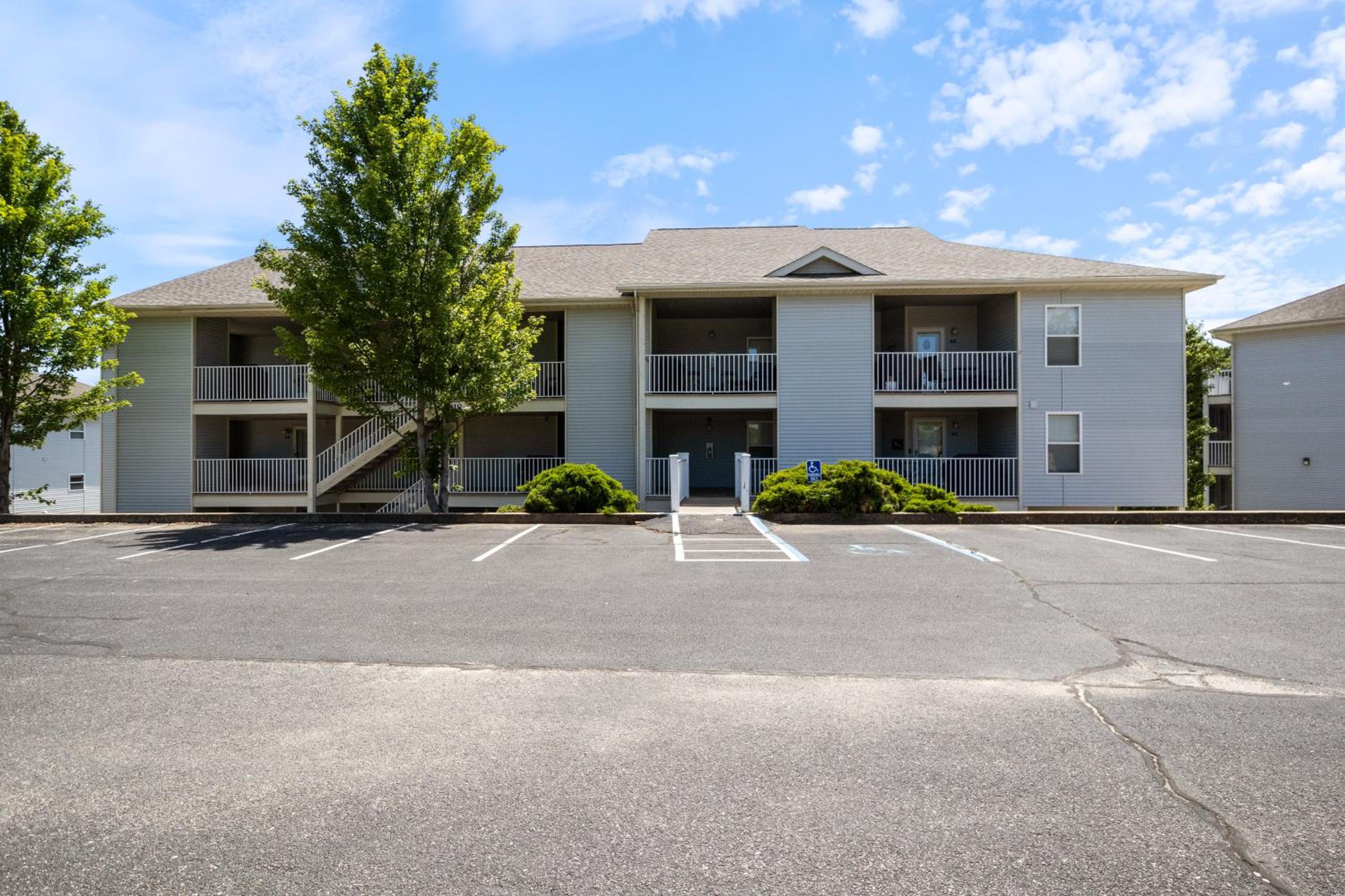 Games, Lake Views, Ease of Access to Unit & Attractions, Family-Friendly, Outdoor Comfort