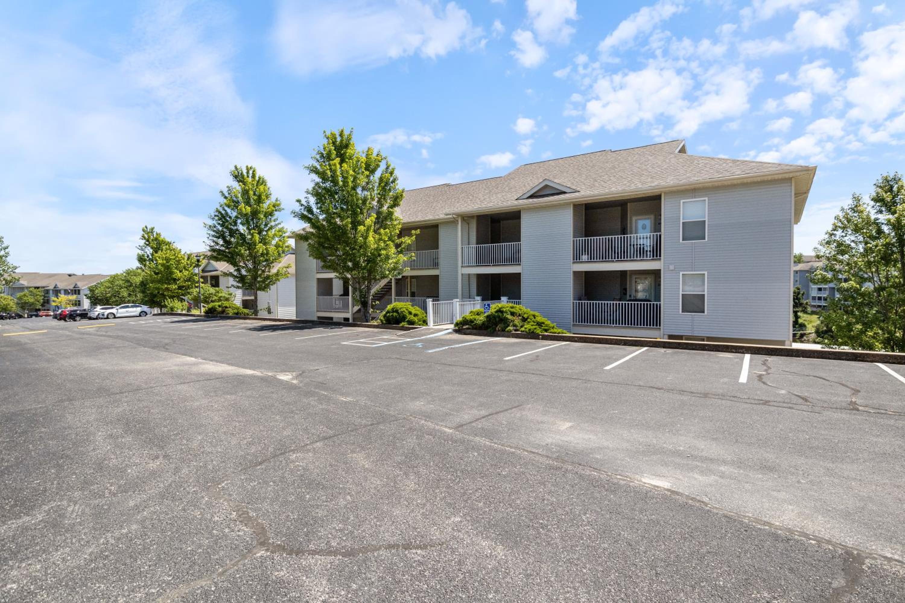 Games, Lake Views, Ease of Access to Unit & Attractions, Family-Friendly, Outdoor Comfort