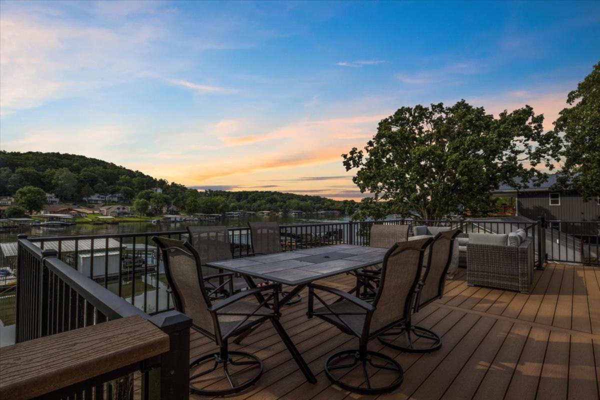 Gentle Sloped Lot, Private Dock, Boat Slip, Kayaks, Fire Table, Lakeview Deck, Family Friendly
