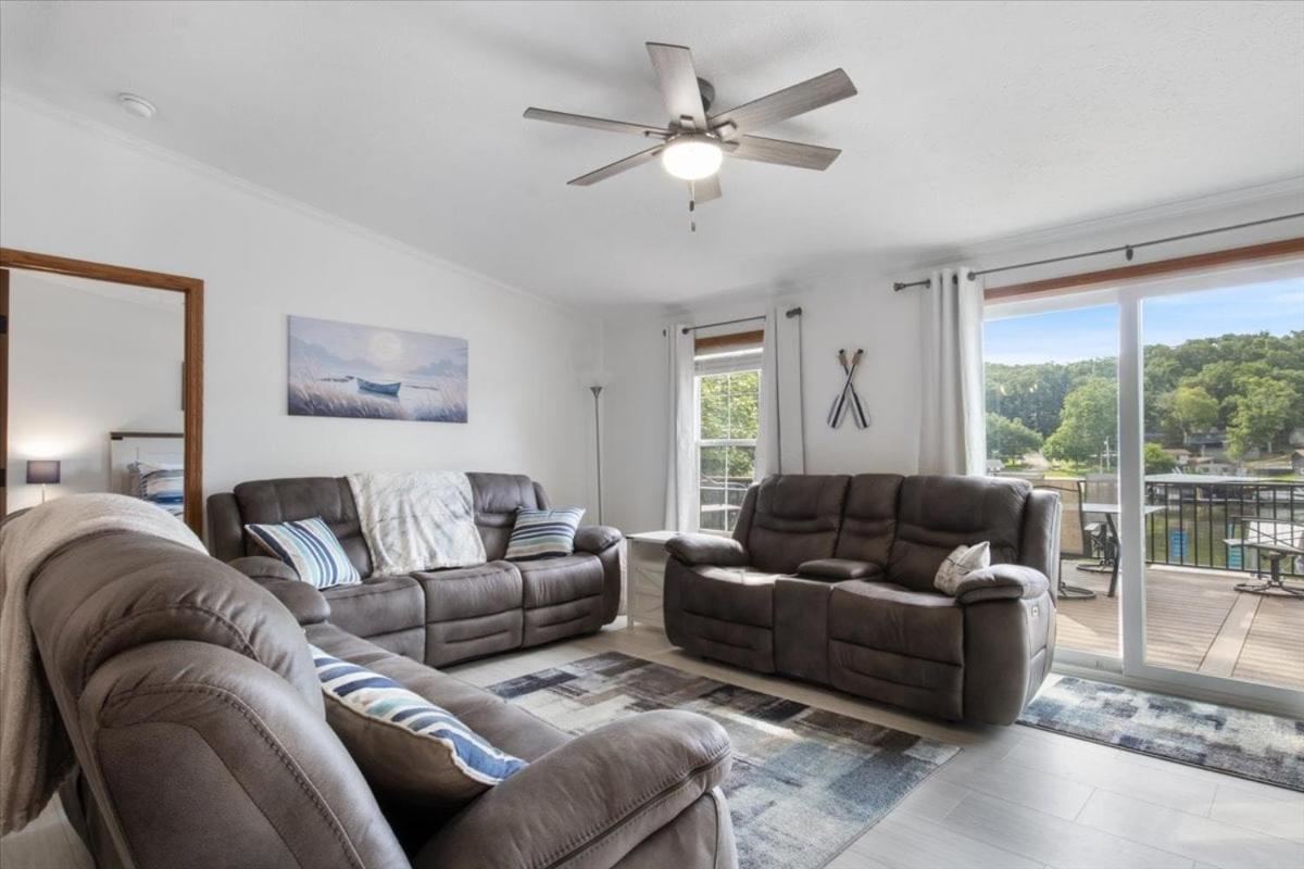Gentle Sloped Lot, Private Dock, Boat Slip, Kayaks, Fire Table, Lakeview Deck, Family Friendly