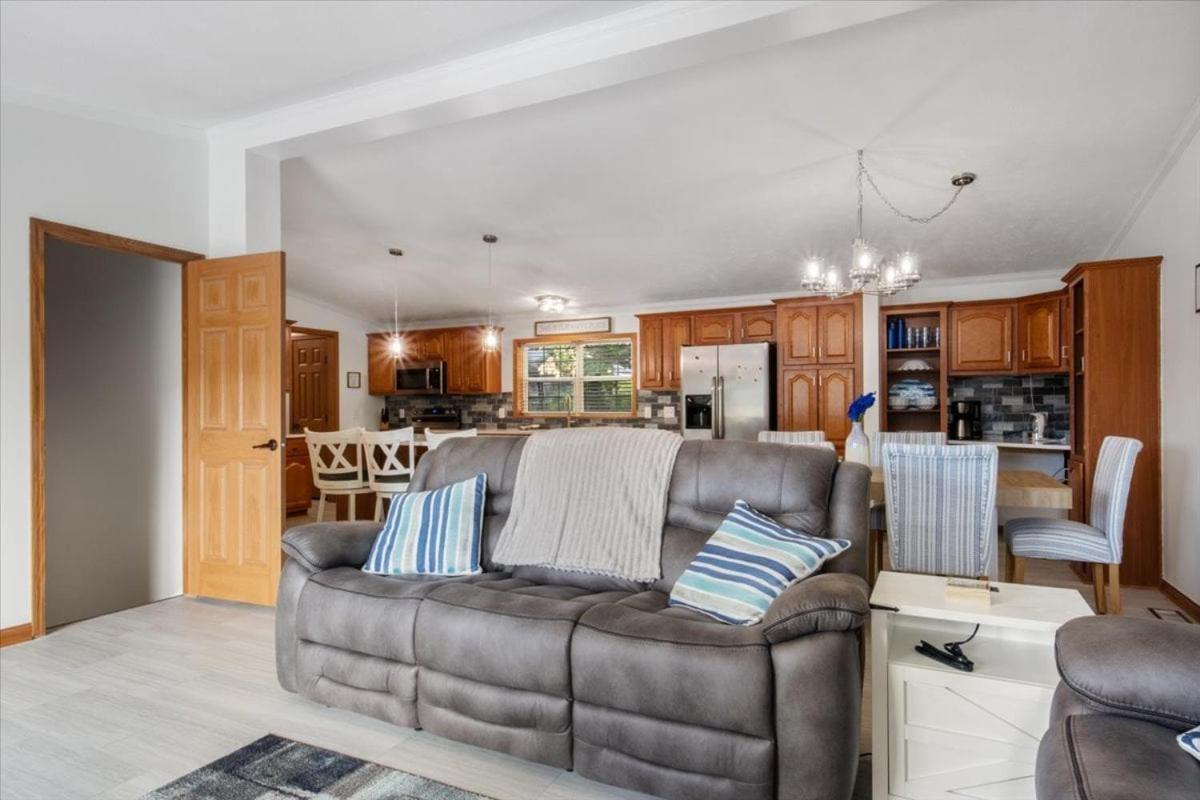Gentle Sloped Lot, Private Dock, Boat Slip, Kayaks, Fire Table, Lakeview Deck, Family Friendly