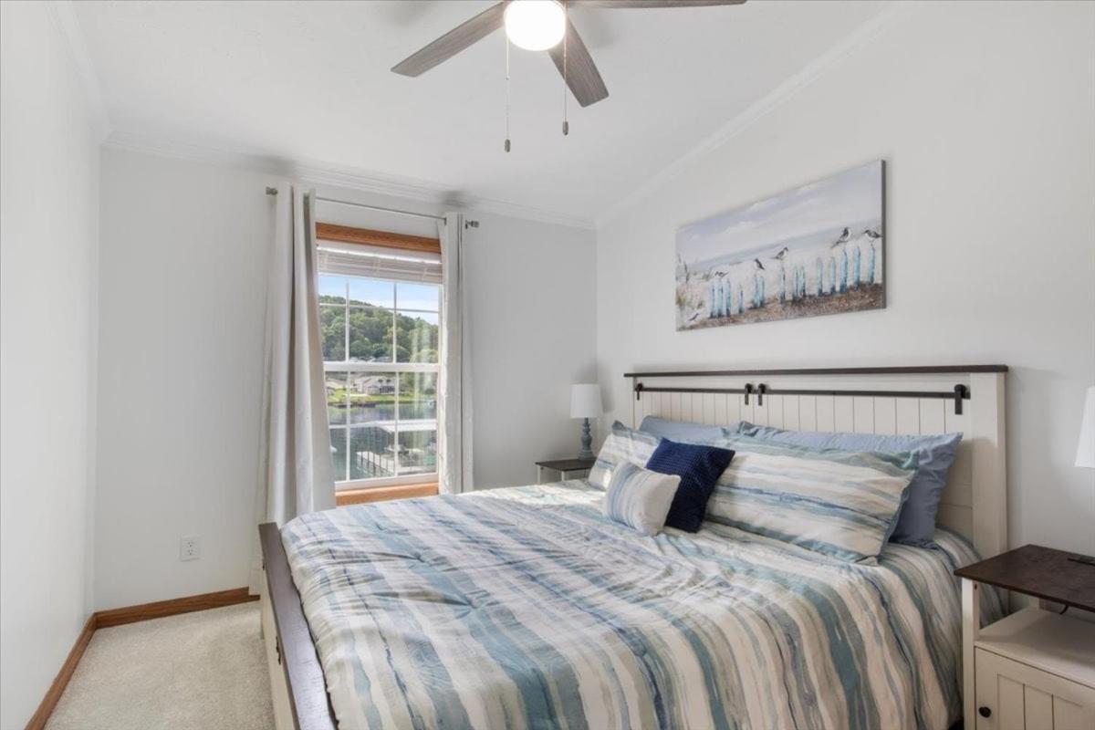 Gentle Sloped Lot, Private Dock, Boat Slip, Kayaks, Fire Table, Lakeview Deck, Family Friendly