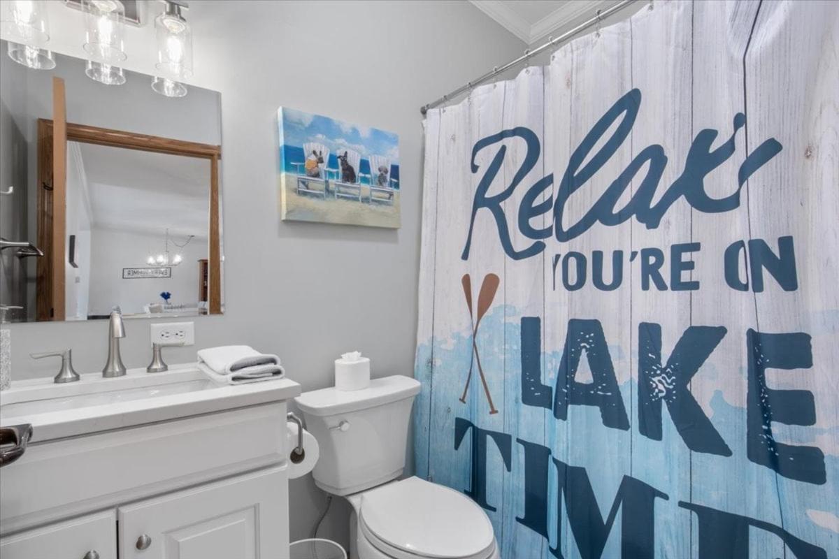 Gentle Sloped Lot, Private Dock, Boat Slip, Kayaks, Fire Table, Lakeview Deck, Family Friendly