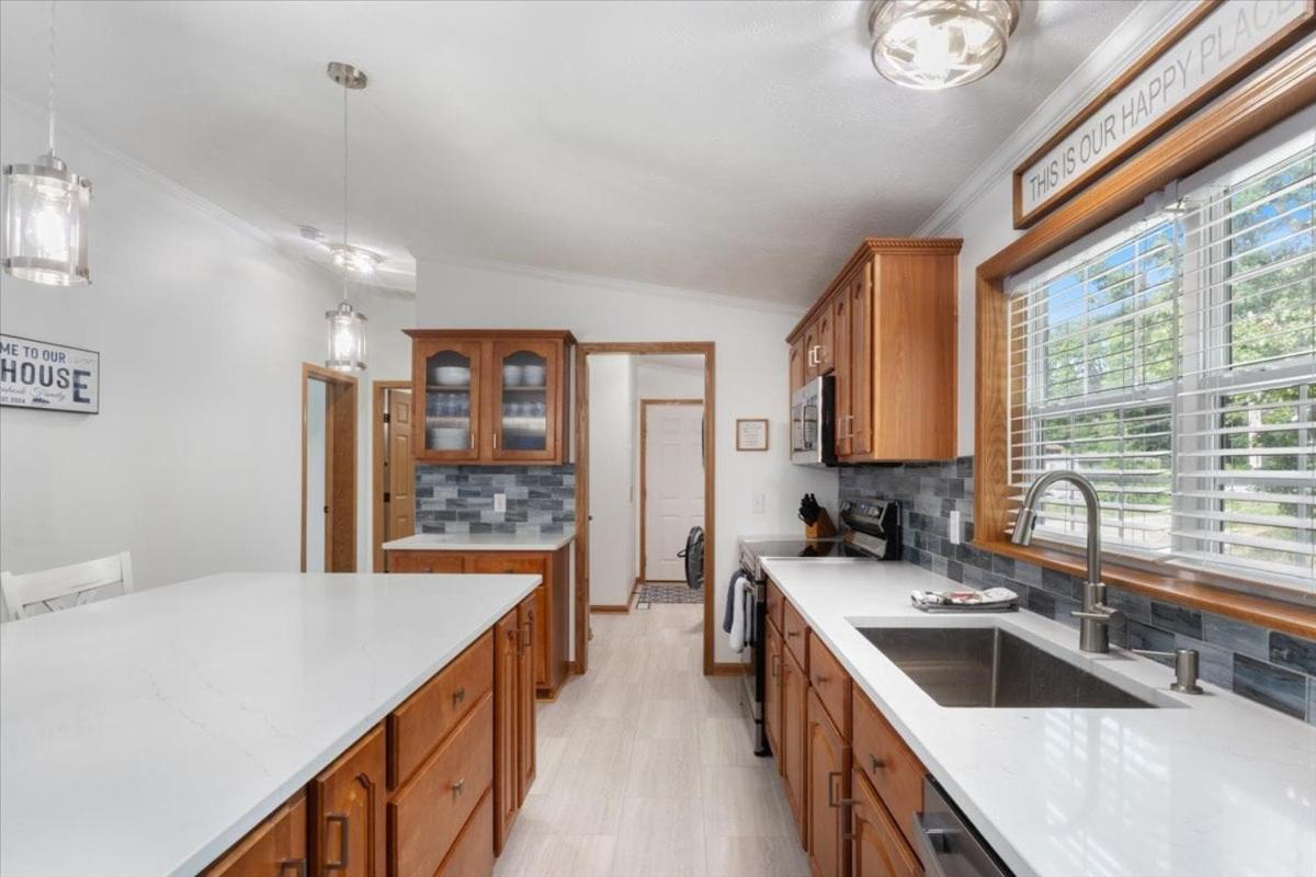 Gentle Sloped Lot, Private Dock, Boat Slip, Kayaks, Fire Table, Lakeview Deck, Family Friendly