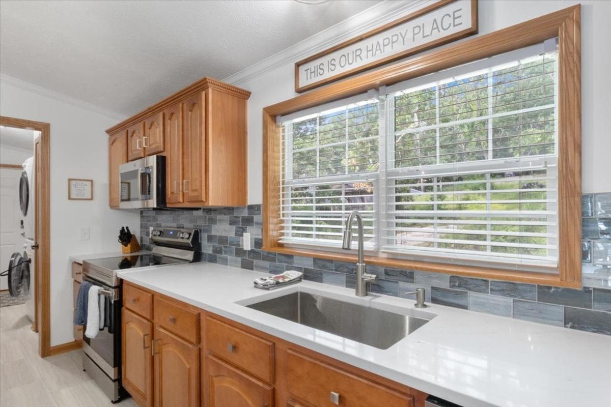 Gentle Sloped Lot, Private Dock, Boat Slip, Kayaks, Fire Table, Lakeview Deck, Family Friendly