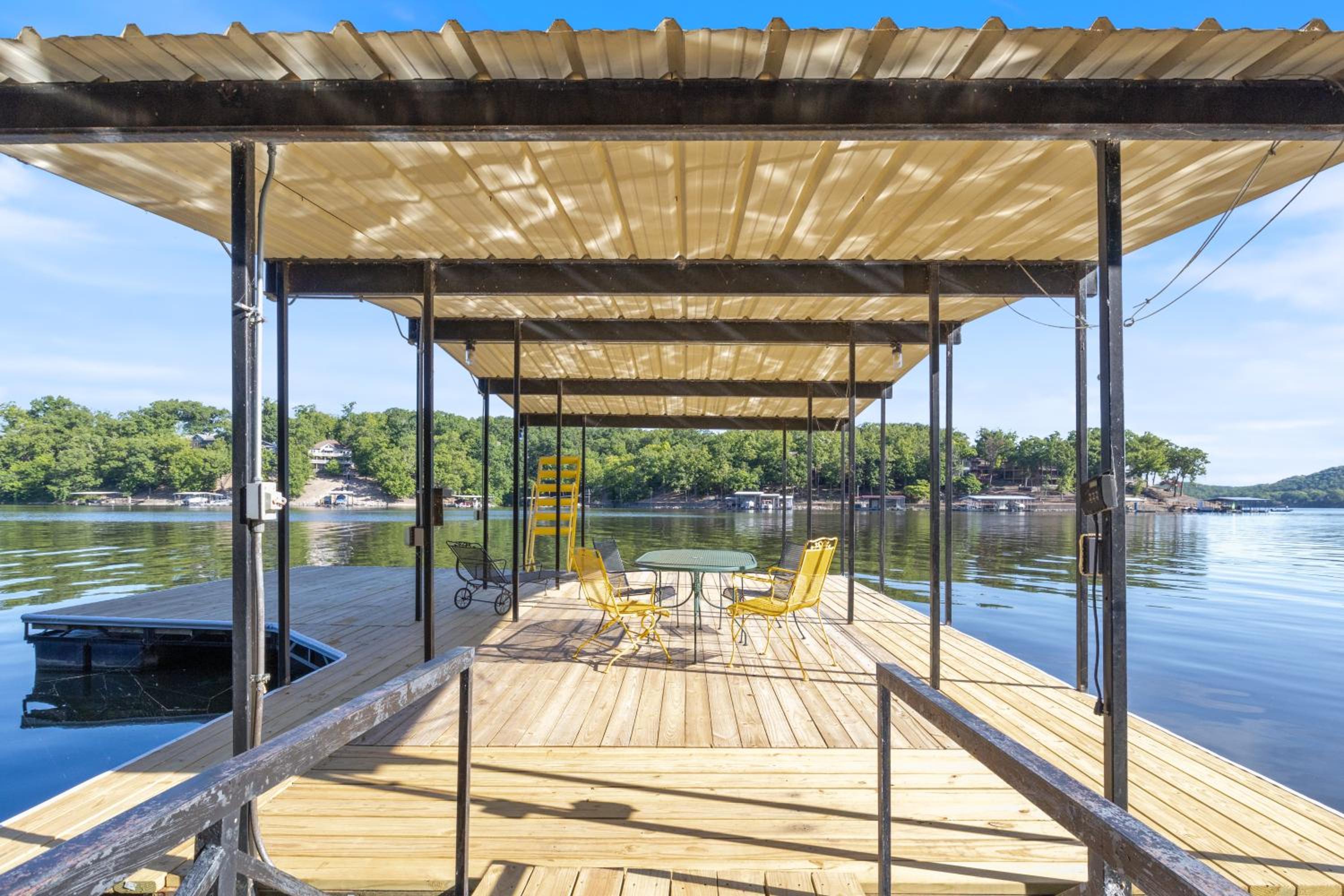 Firepit, Kayaks, Paddle Board, Lake Views, Great Location