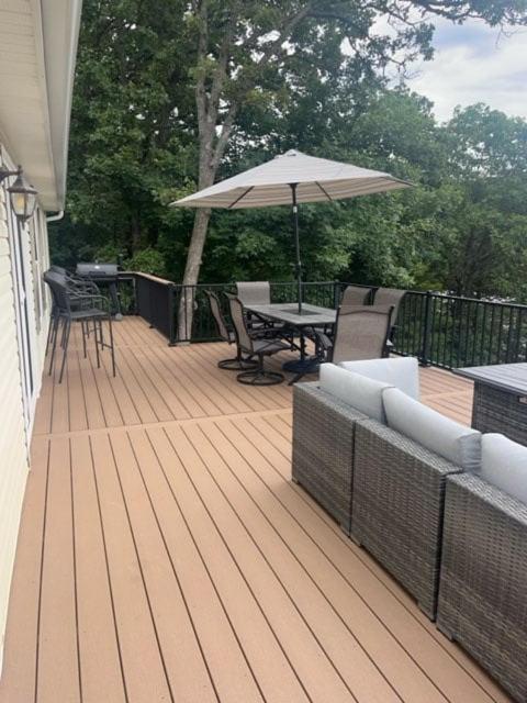 Gentle Sloped Lot, Private Dock, Boat Slip, Kayaks, Fire Table, Lakeview Deck, Family Friendly