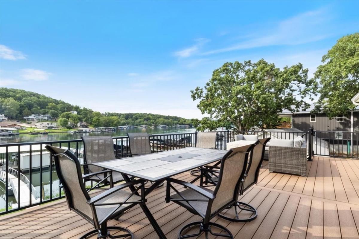 Gentle Sloped Lot, Private Dock, Boat Slip, Kayaks, Fire Table, Lakeview Deck, Family Friendly