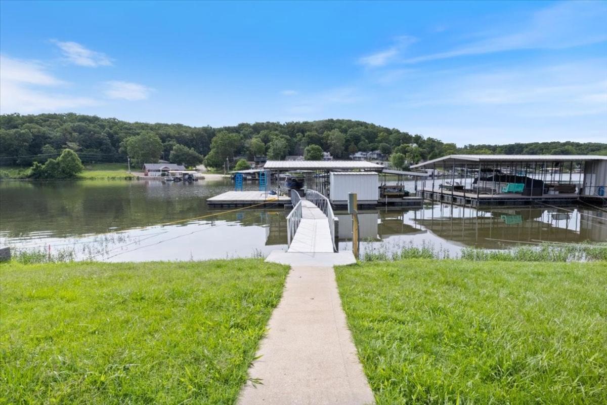 Gentle Sloped Lot, Private Dock, Boat Slip, Kayaks, Fire Table, Lakeview Deck, Family Friendly