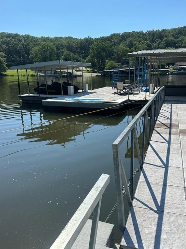 Gentle Sloped Lot, Private Dock, Boat Slip, Kayaks, Fire Table, Lakeview Deck, Family Friendly