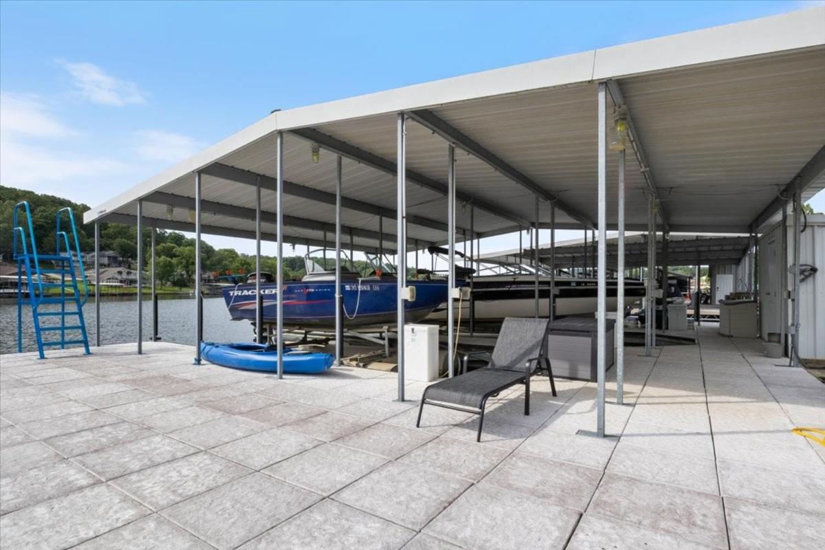 Gentle Sloped Lot, Private Dock, Boat Slip, Kayaks, Fire Table, Lakeview Deck, Family Friendly