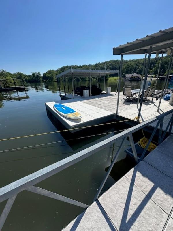 Gentle Sloped Lot, Private Dock, Boat Slip, Kayaks, Fire Table, Lakeview Deck, Family Friendly