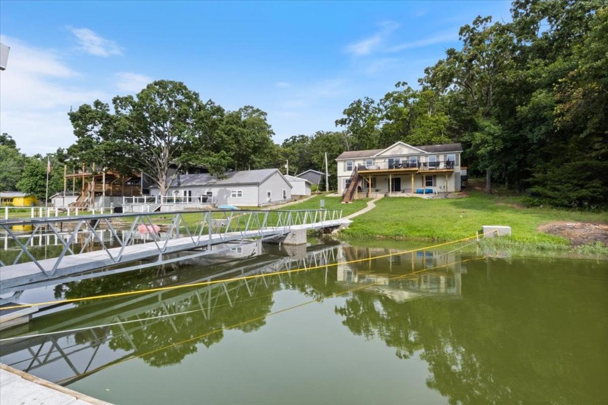 Gentle Sloped Lot, Private Dock, Boat Slip, Kayaks, Fire Table, Lakeview Deck, Family Friendly