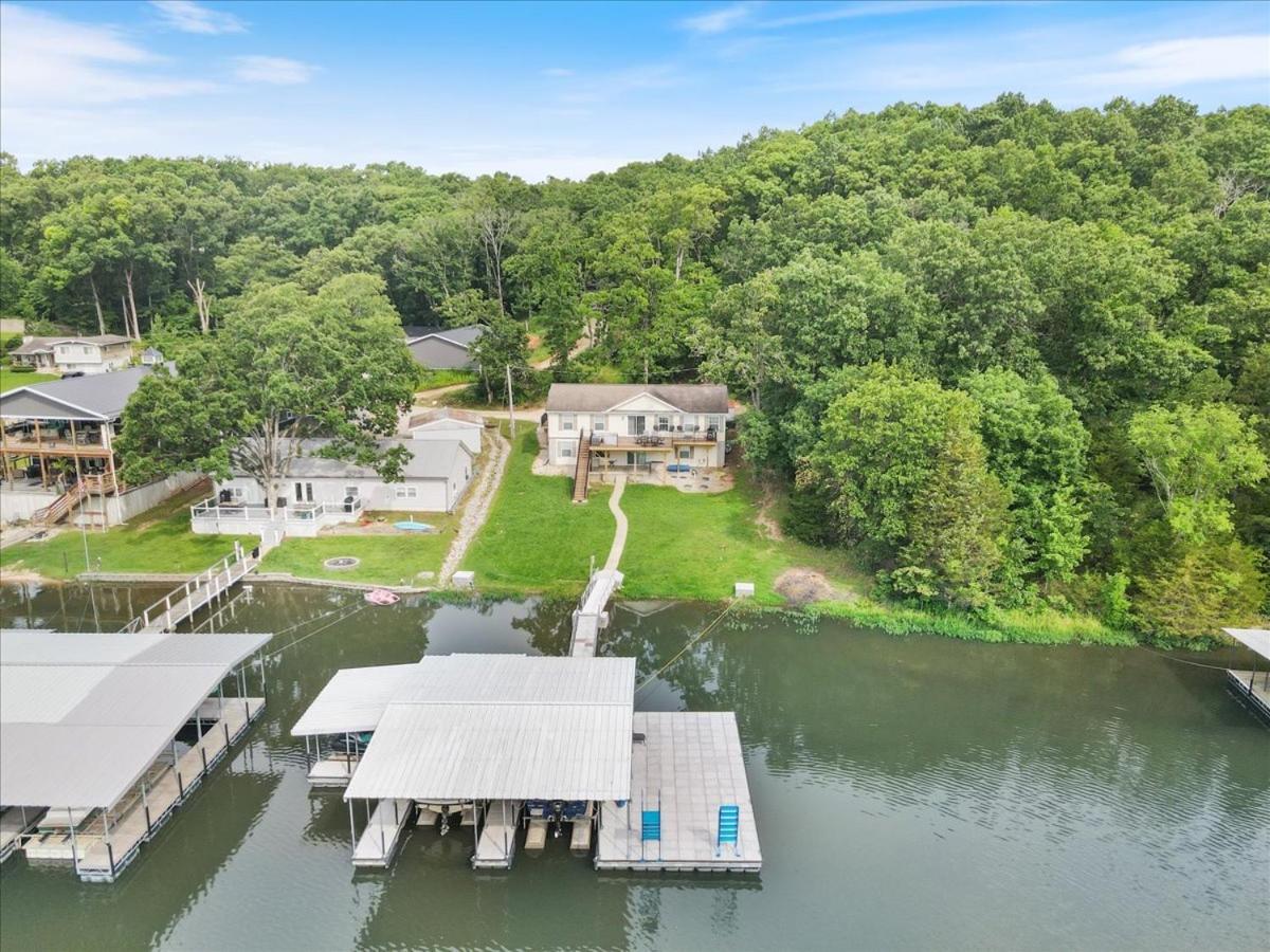 Gentle Sloped Lot, Private Dock, Boat Slip, Kayaks, Fire Table, Lakeview Deck, Family Friendly