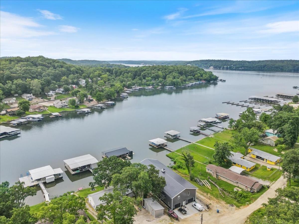 Gentle Sloped Lot, Private Dock, Boat Slip, Kayaks, Fire Table, Lakeview Deck, Family Friendly