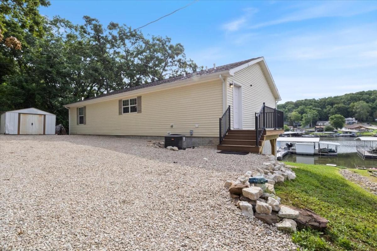 Gentle Sloped Lot, Private Dock, Boat Slip, Kayaks, Fire Table, Lakeview Deck, Family Friendly