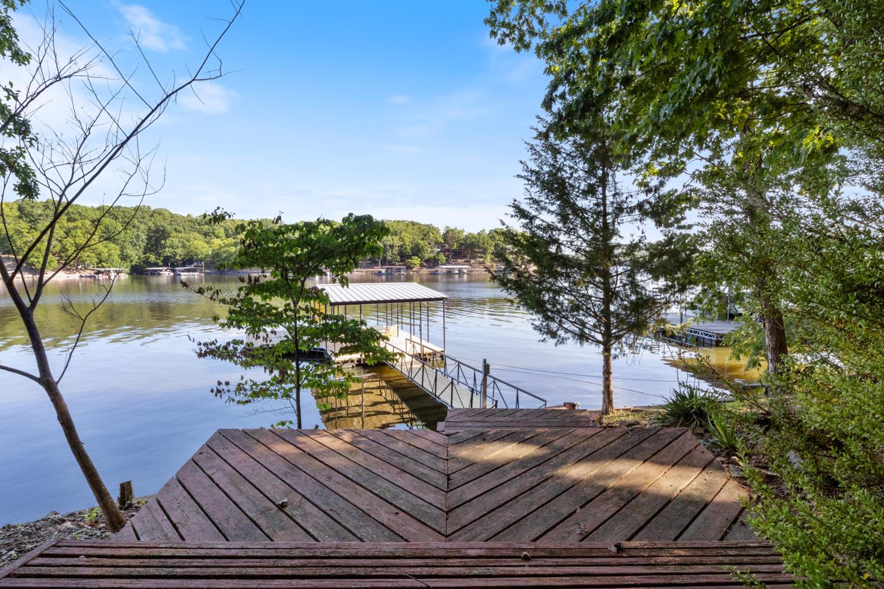 Firepit, Kayaks, Paddle Board, Lake Views, Great Location