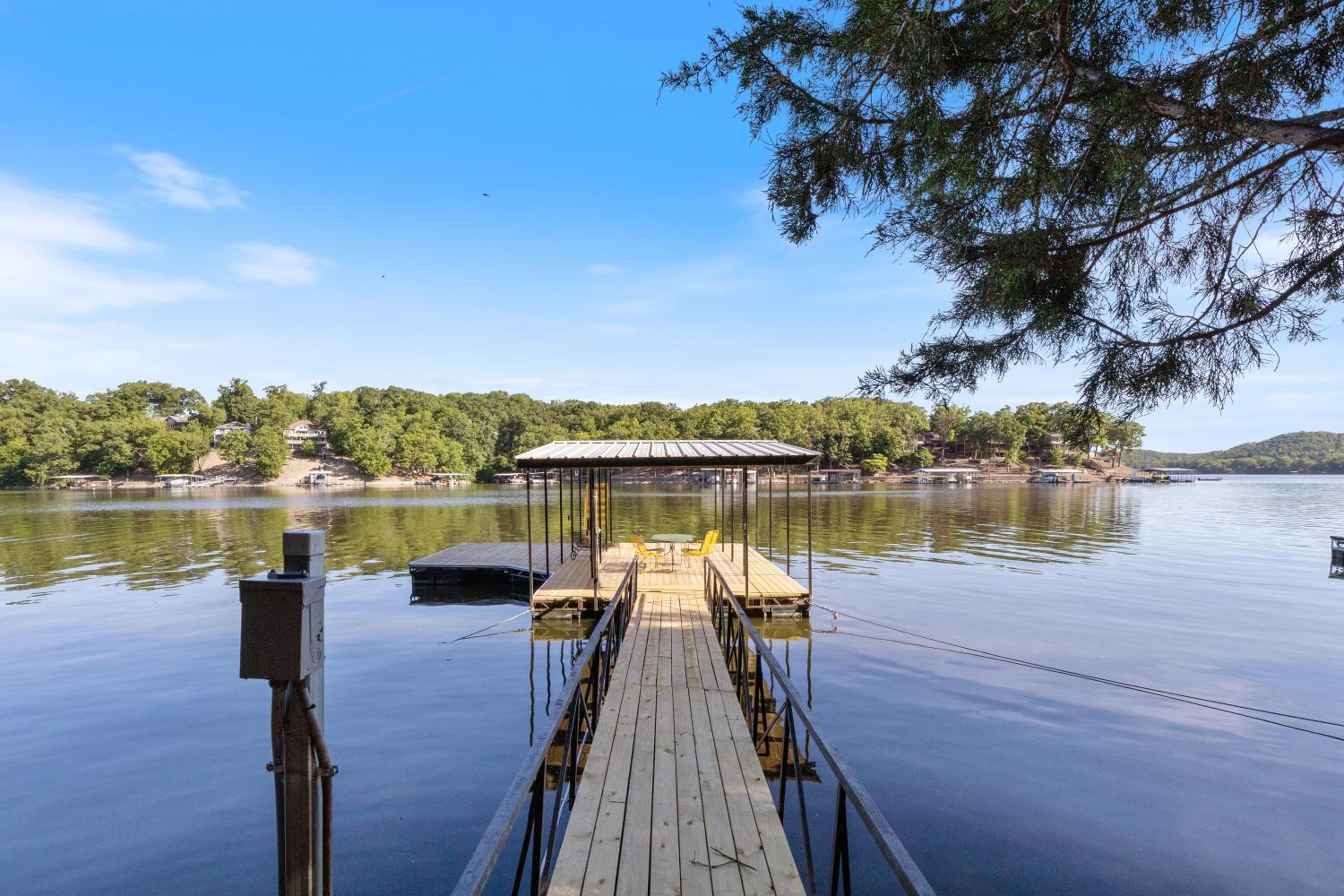 Firepit, Kayaks, Paddle Board, Lake Views, Great Location