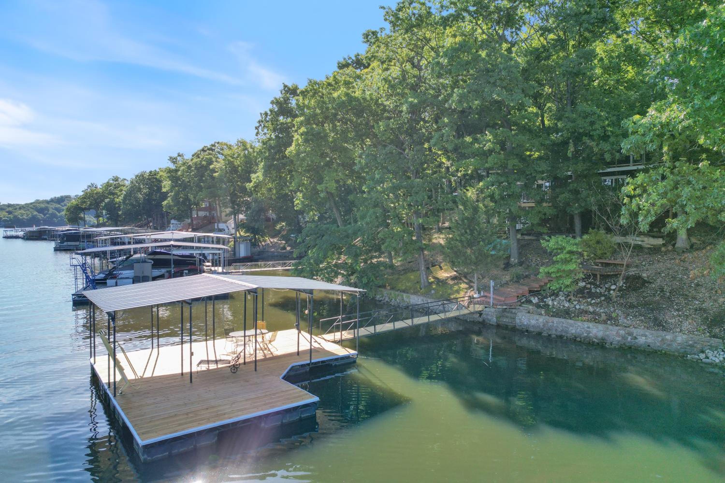 Firepit, Kayaks, Paddle Board, Lake Views, Great Location