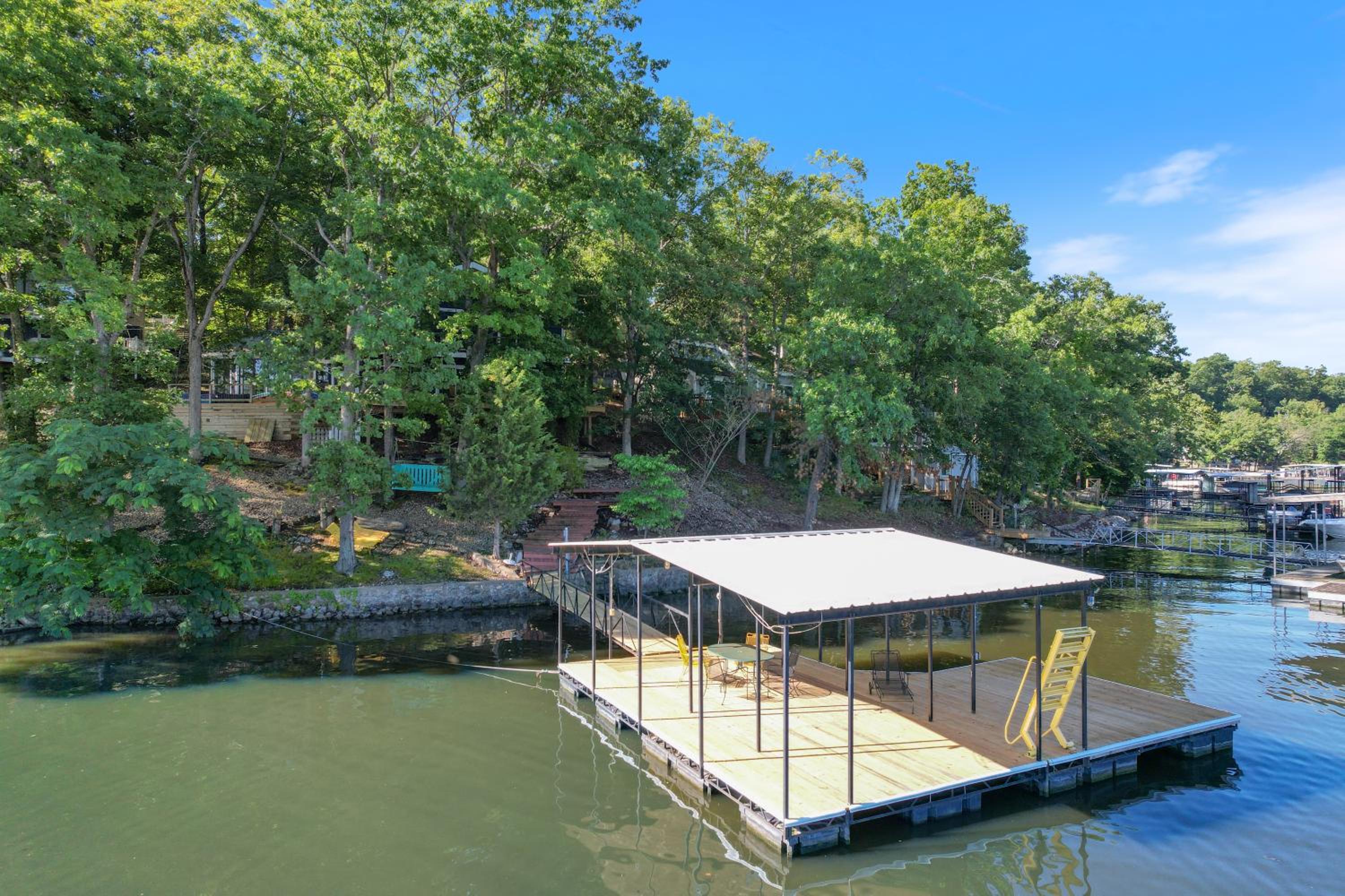 Firepit, Kayaks, Paddle Board, Lake Views, Great Location