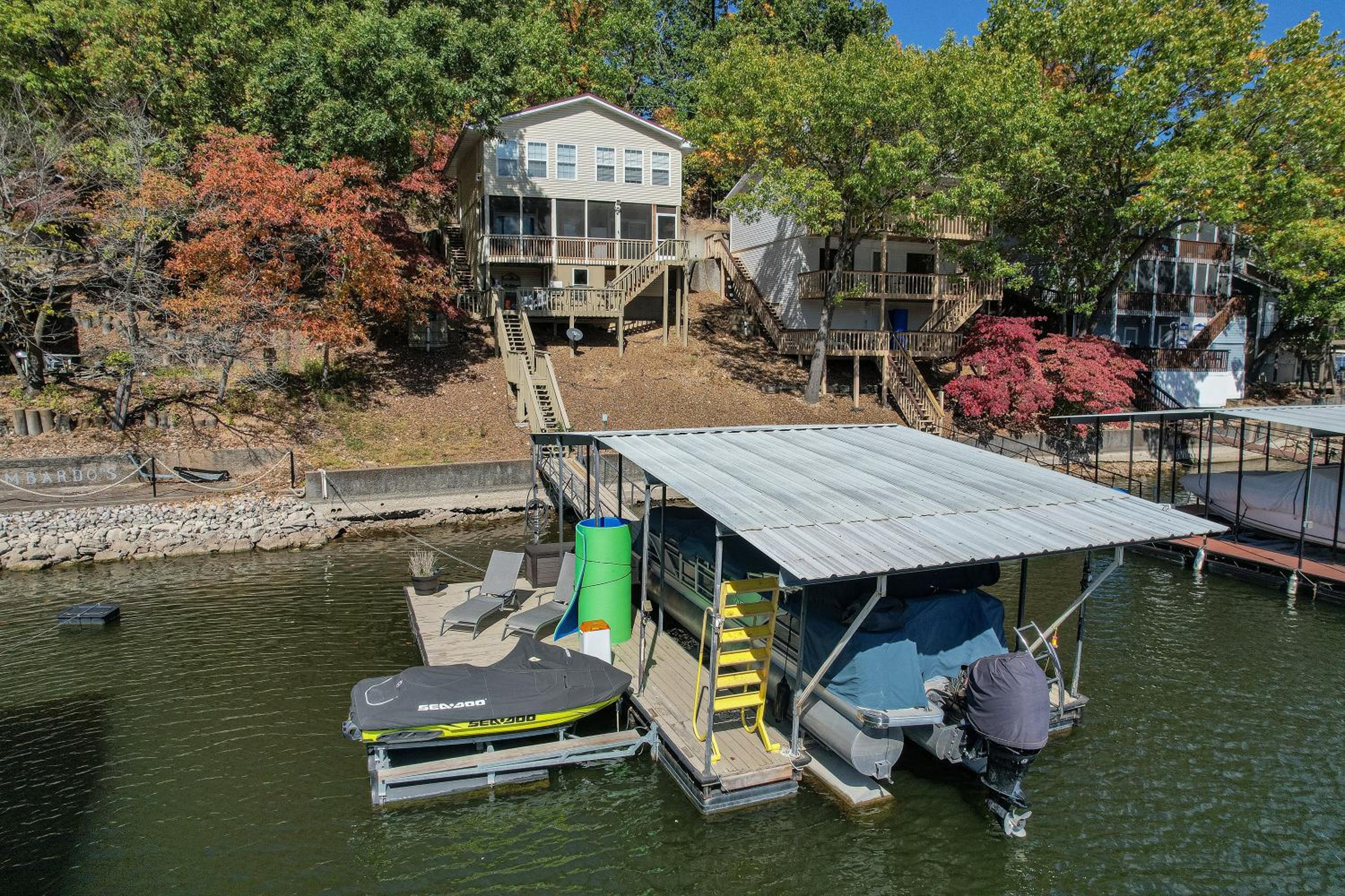 Close to The Strip, Private Dock & Screened Deck!