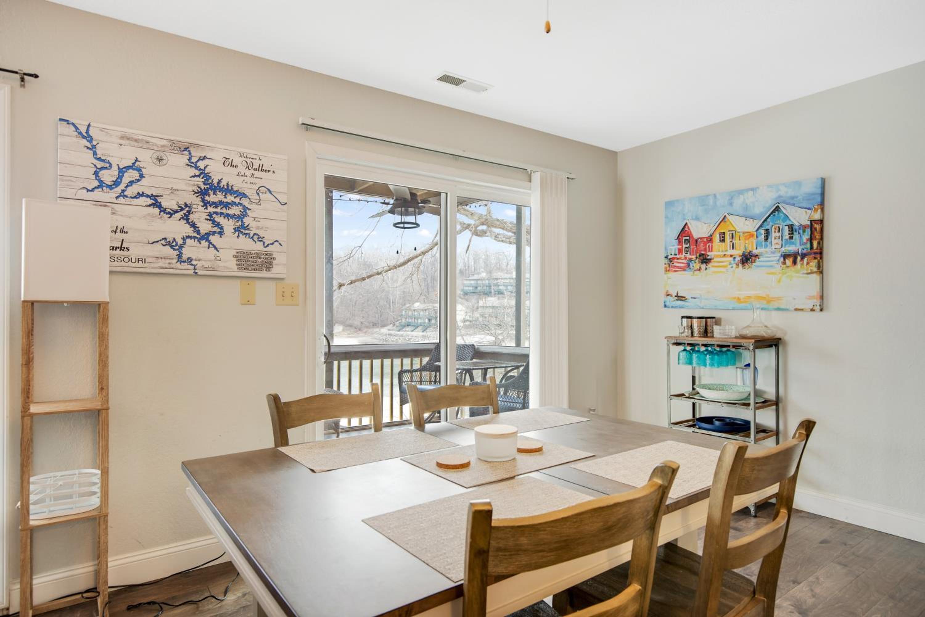 Close to The Strip, Private Dock & Screened Deck!