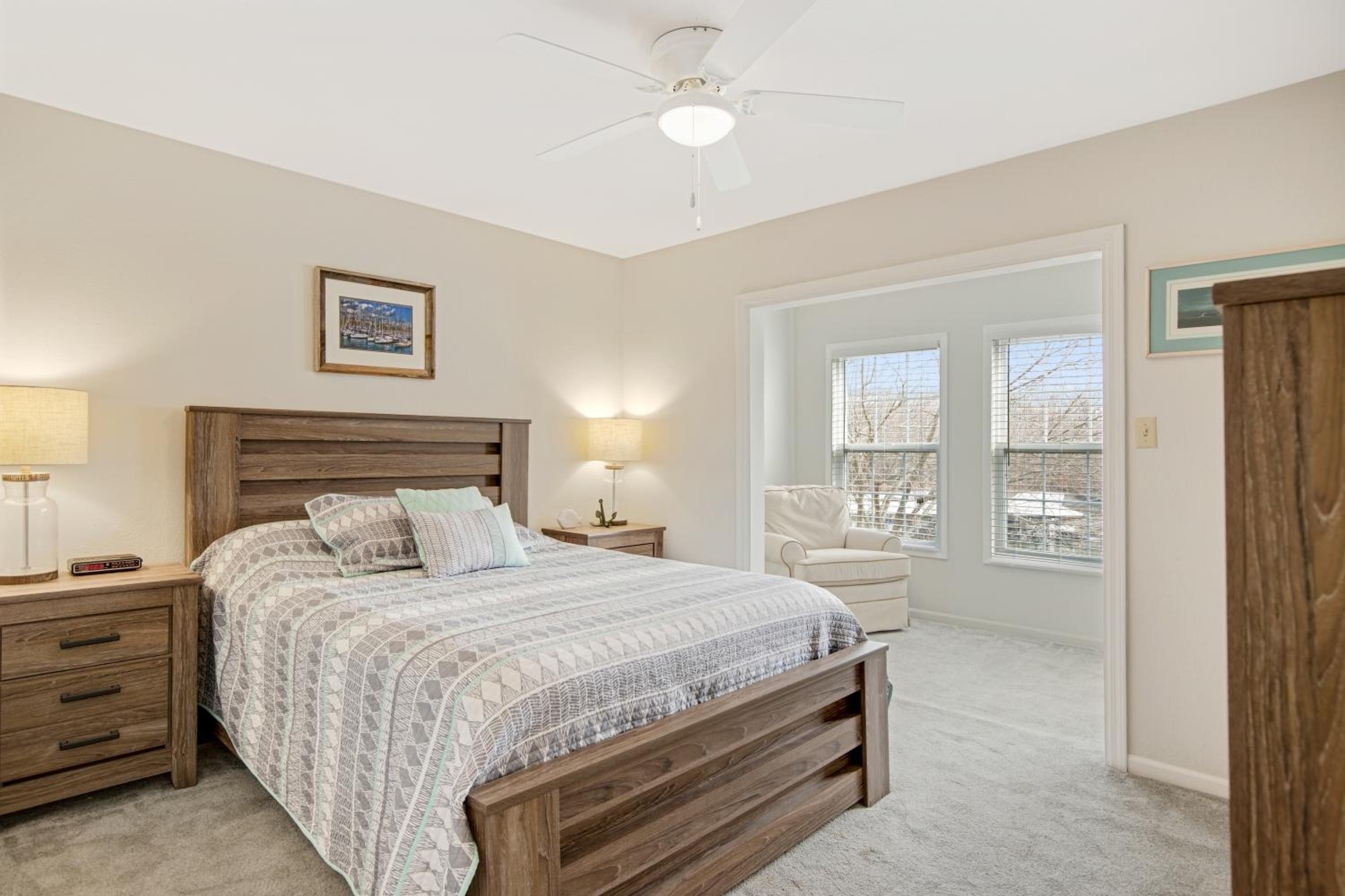 Close to The Strip, Private Dock & Screened Deck!